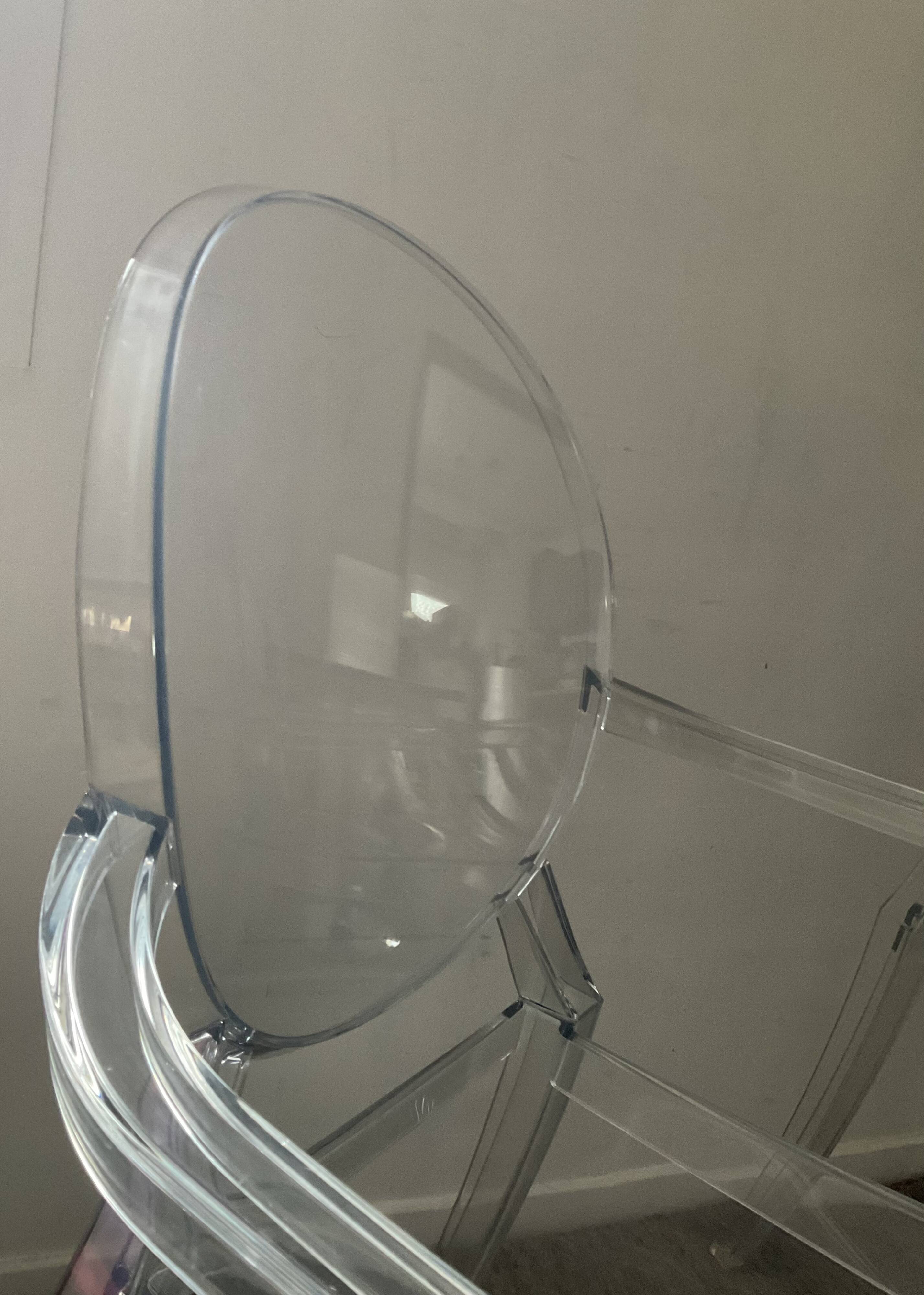Ensemble Philippe Starck Kartell table à manger Top Top et 2 fauteuils Louis Ghost