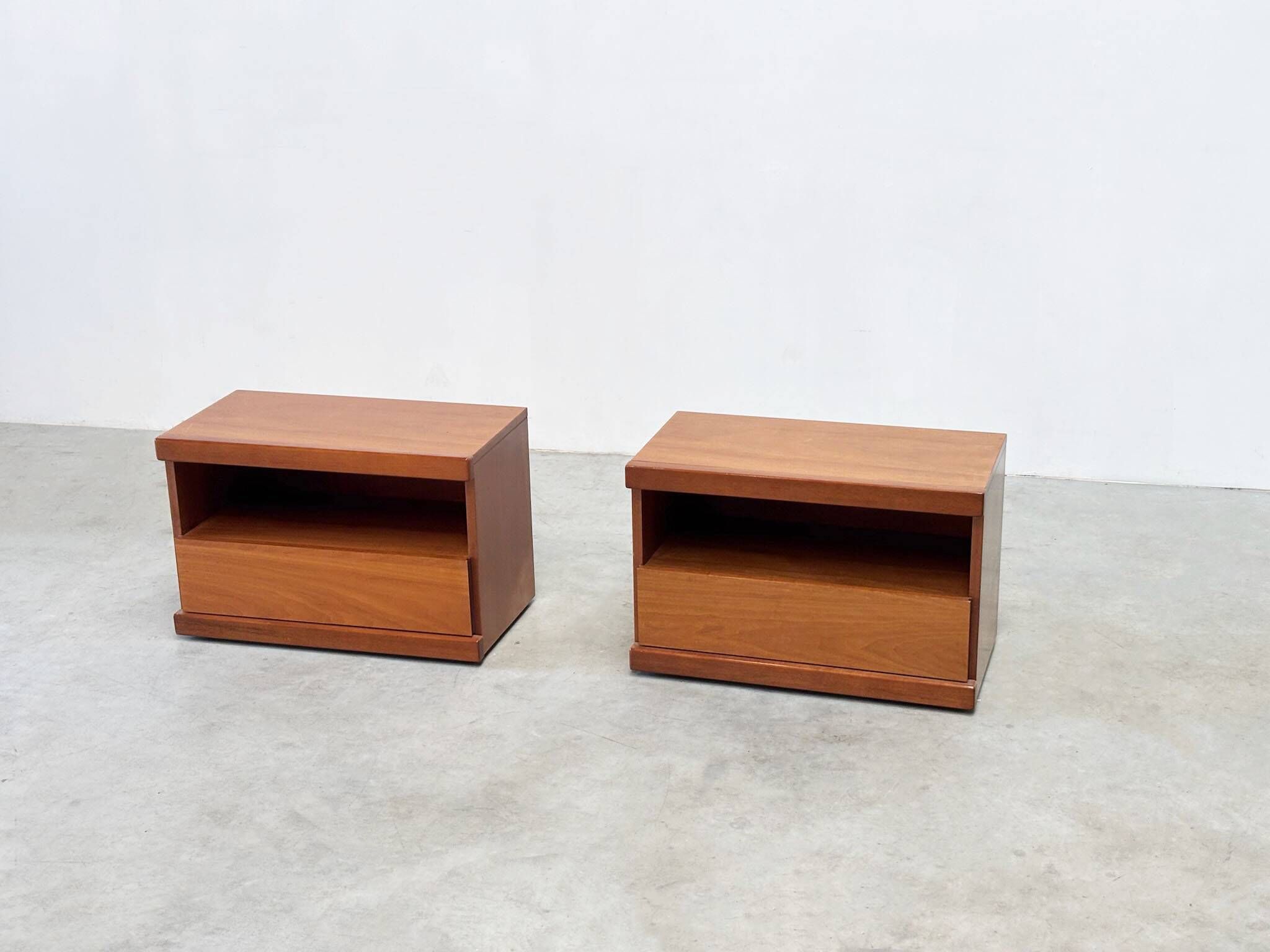 Tables de nuit françaises des années 1970