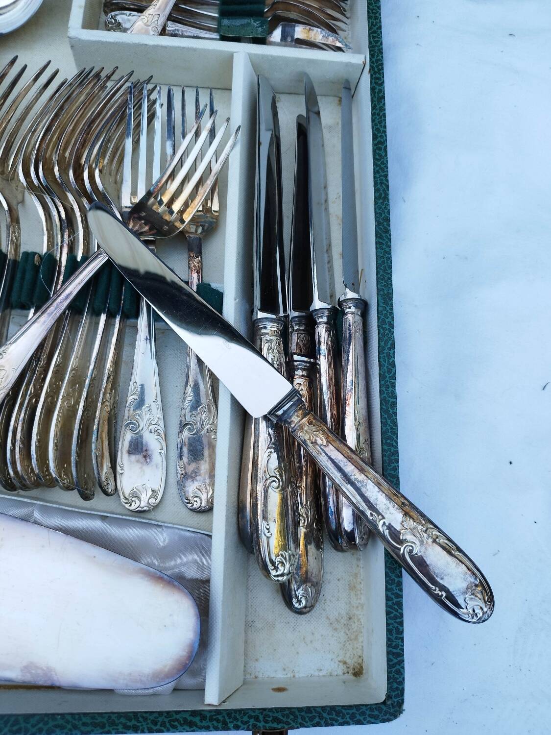 Complete cutlery in silver metal 62 pieces 12 place settings