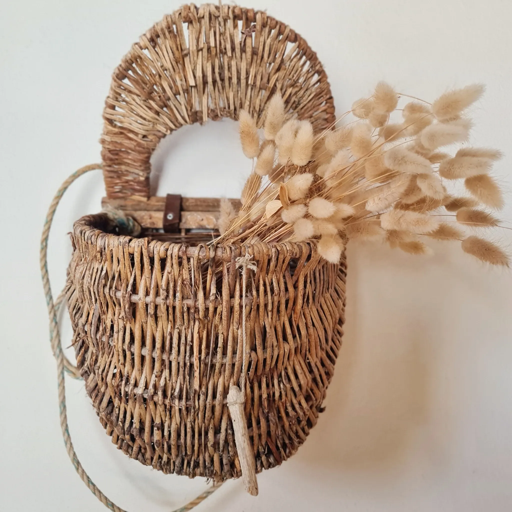Vintage woven wicker fisherman's bag – Wall rattan basket