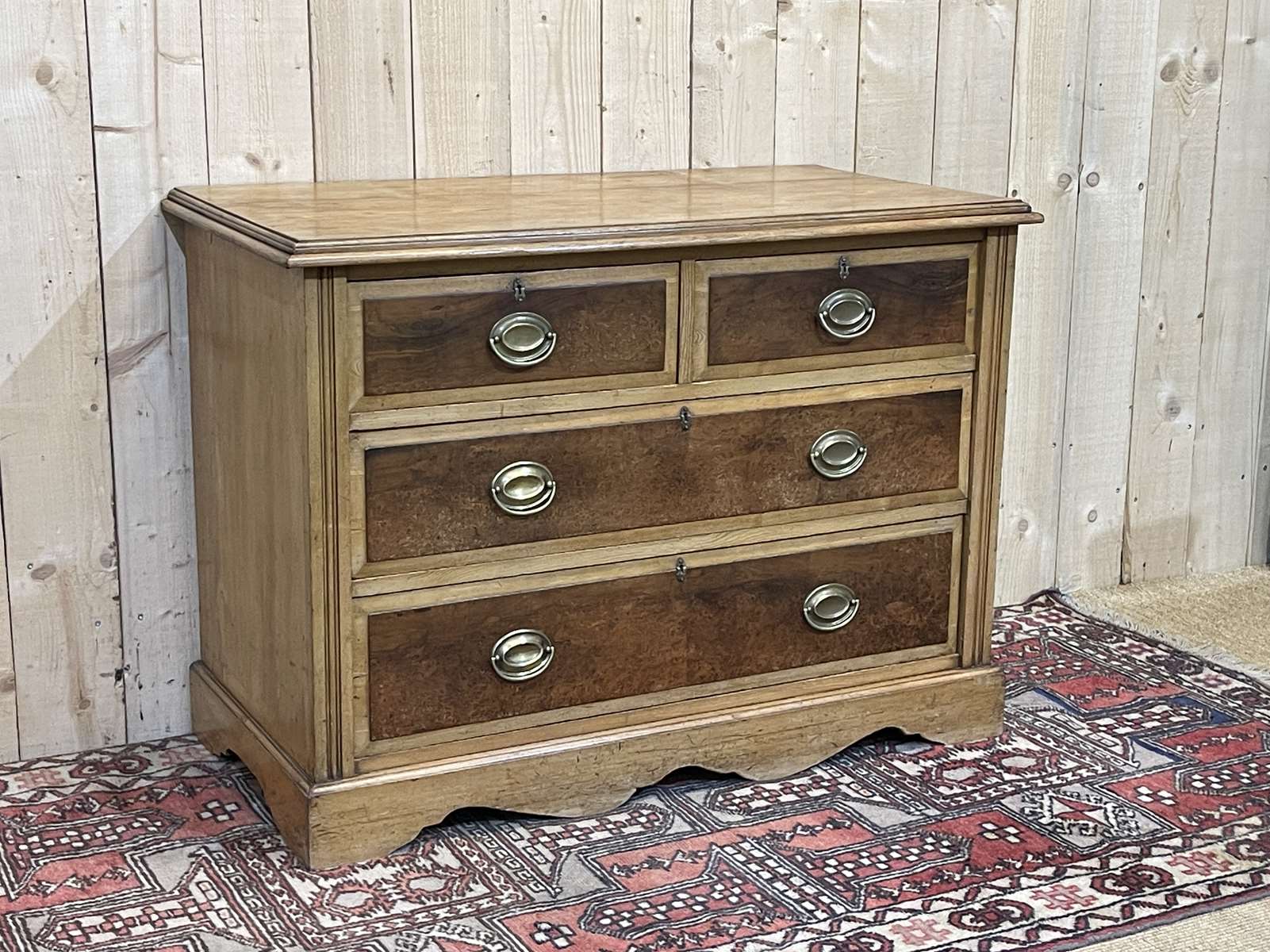 English chest of drawers in frene and nineteenth yew magnifying glass