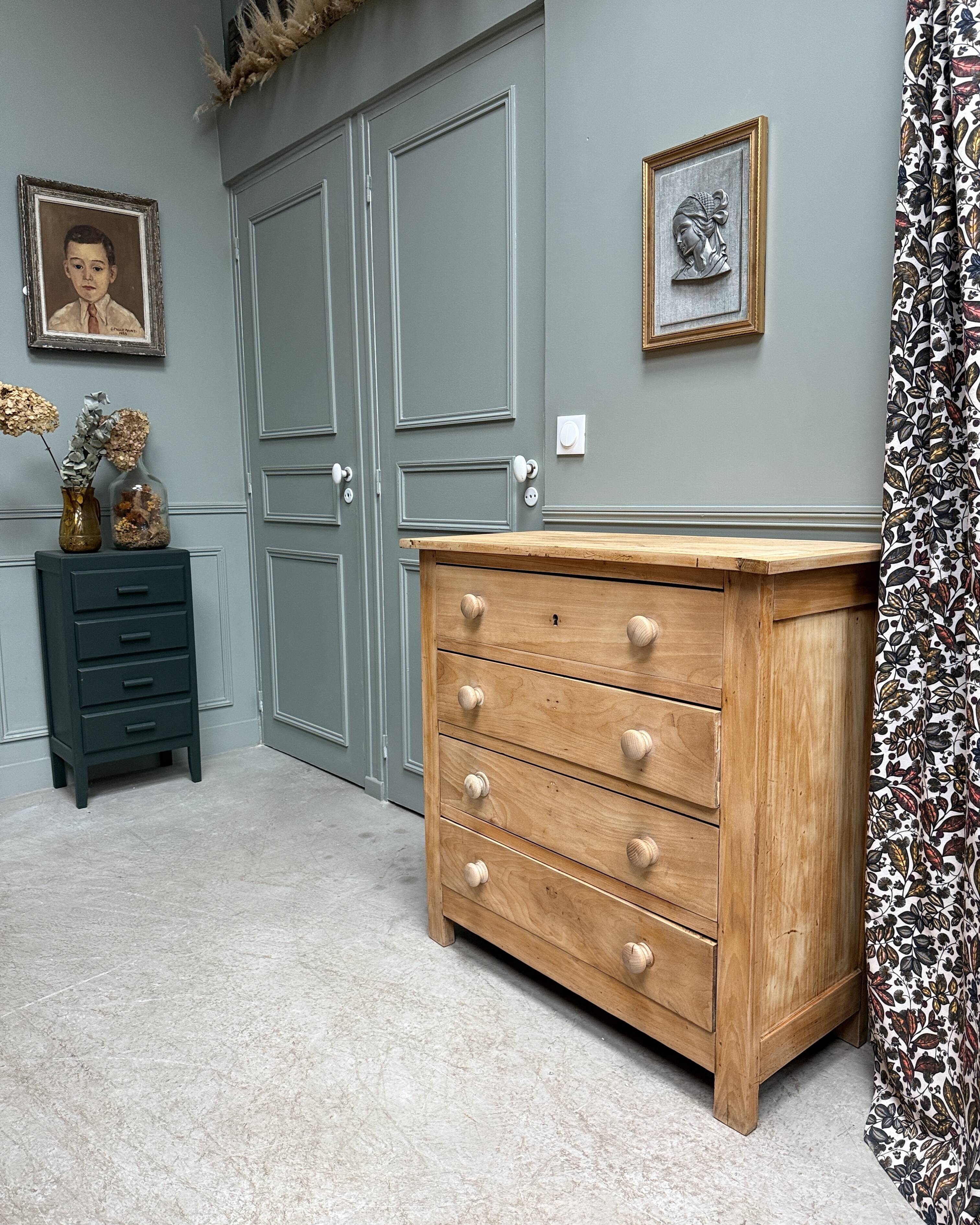 Commode vintage rénovée