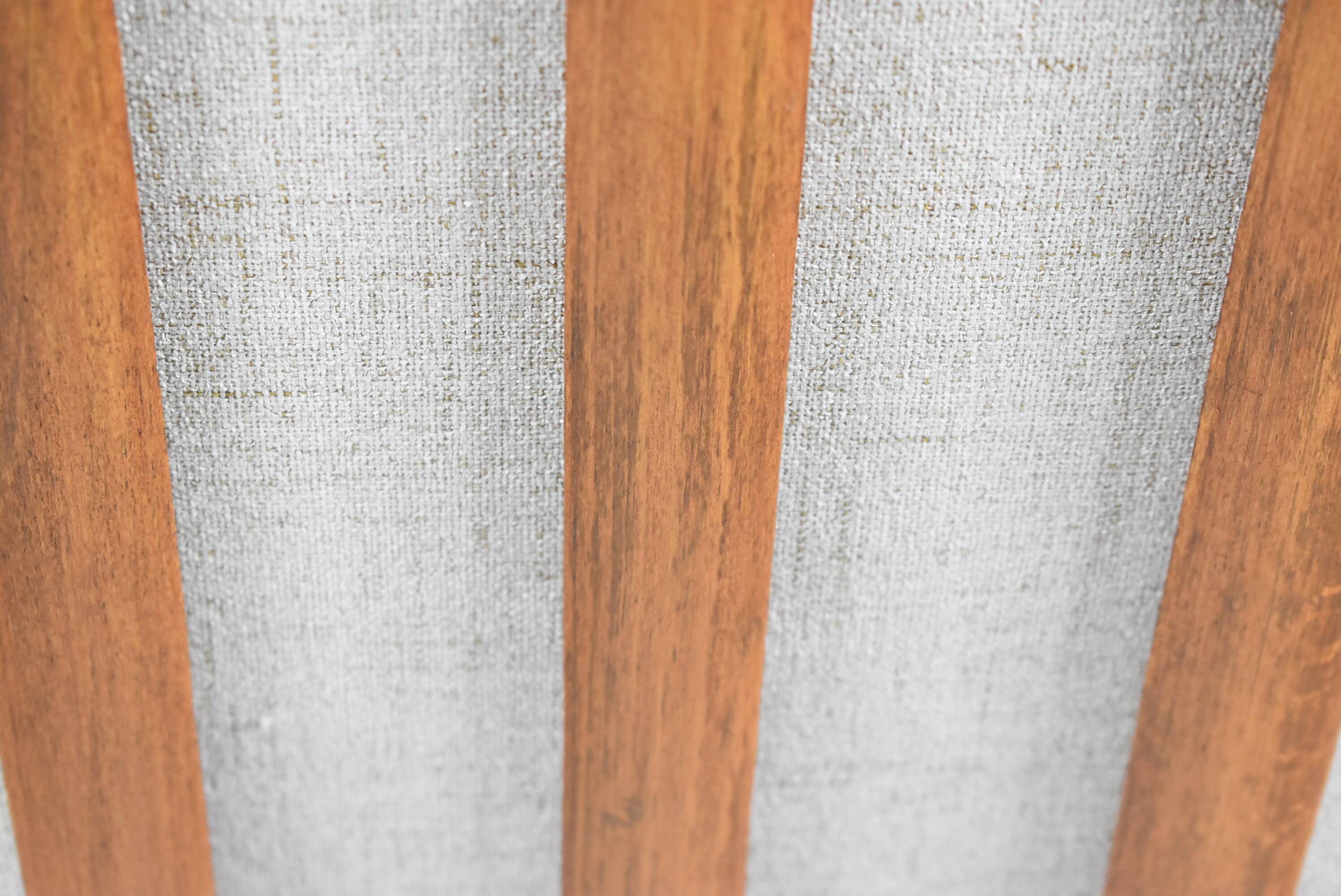 Fauteuil scandinave restauré avec repos-pieds, icône des années 60, tissu marron, teck