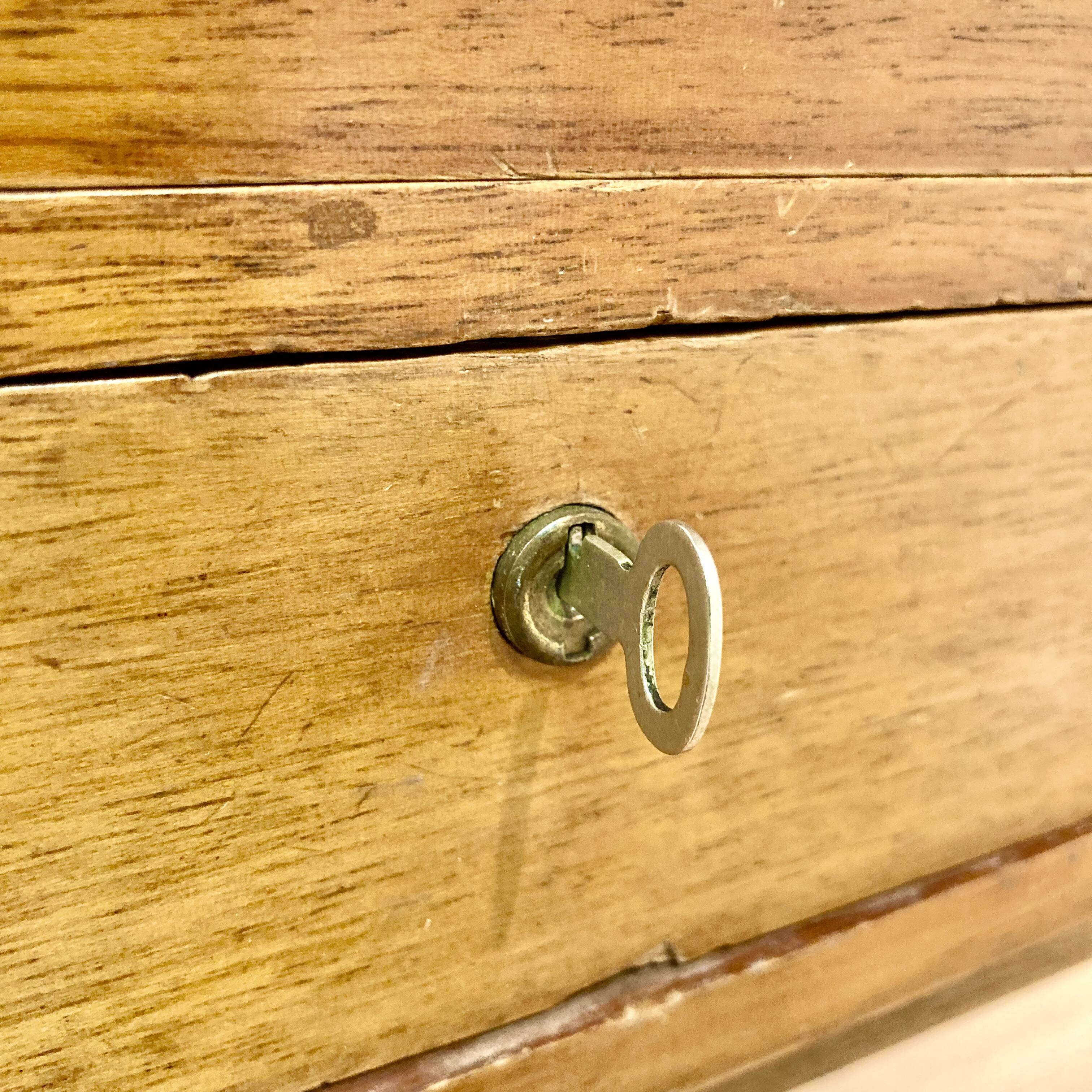 Miroir et rangement design scandinave 1950.