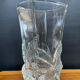 Grand vase vintage en verre moulé pressé