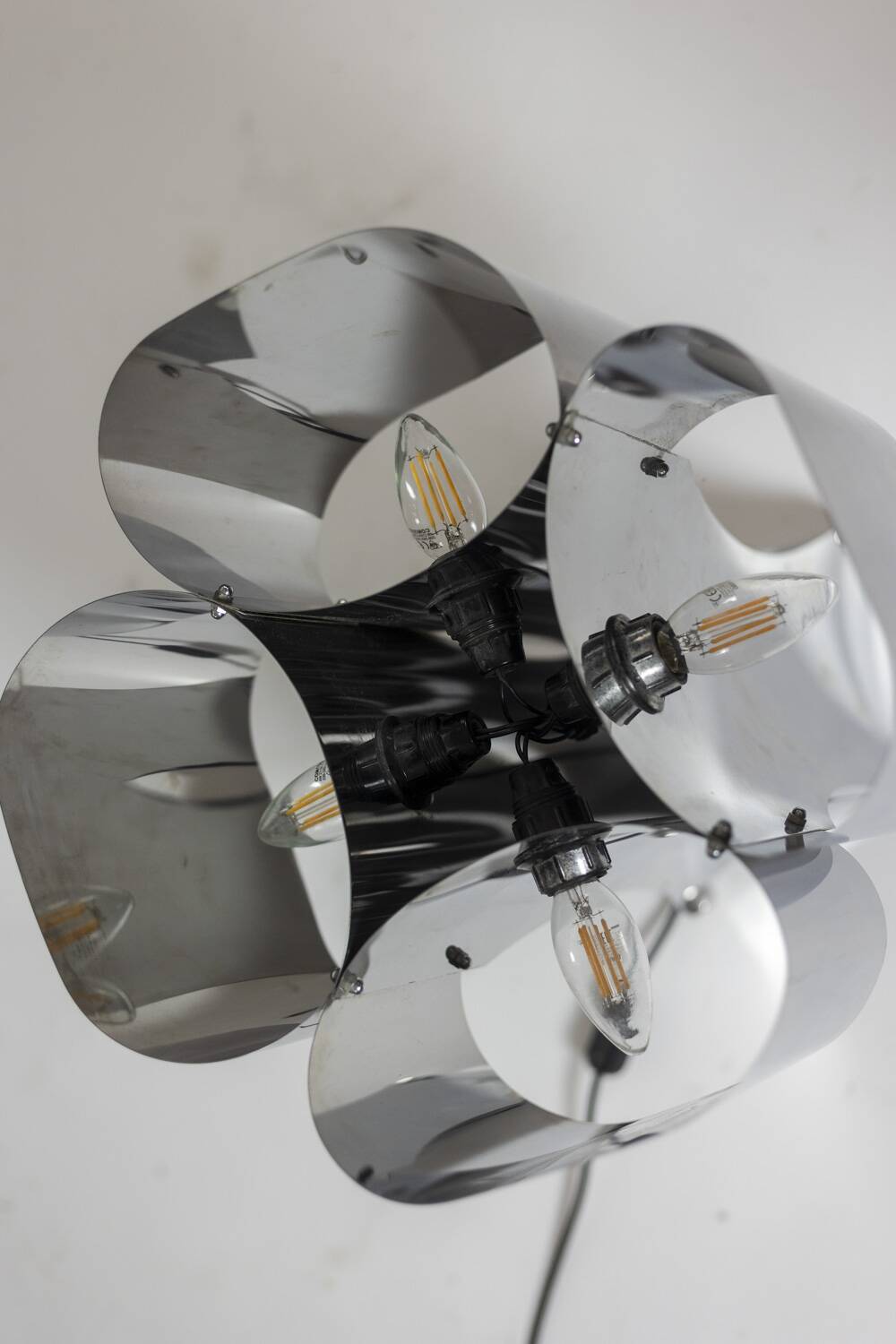 “Quadrilobe” lamp in polished metal. 1970s.