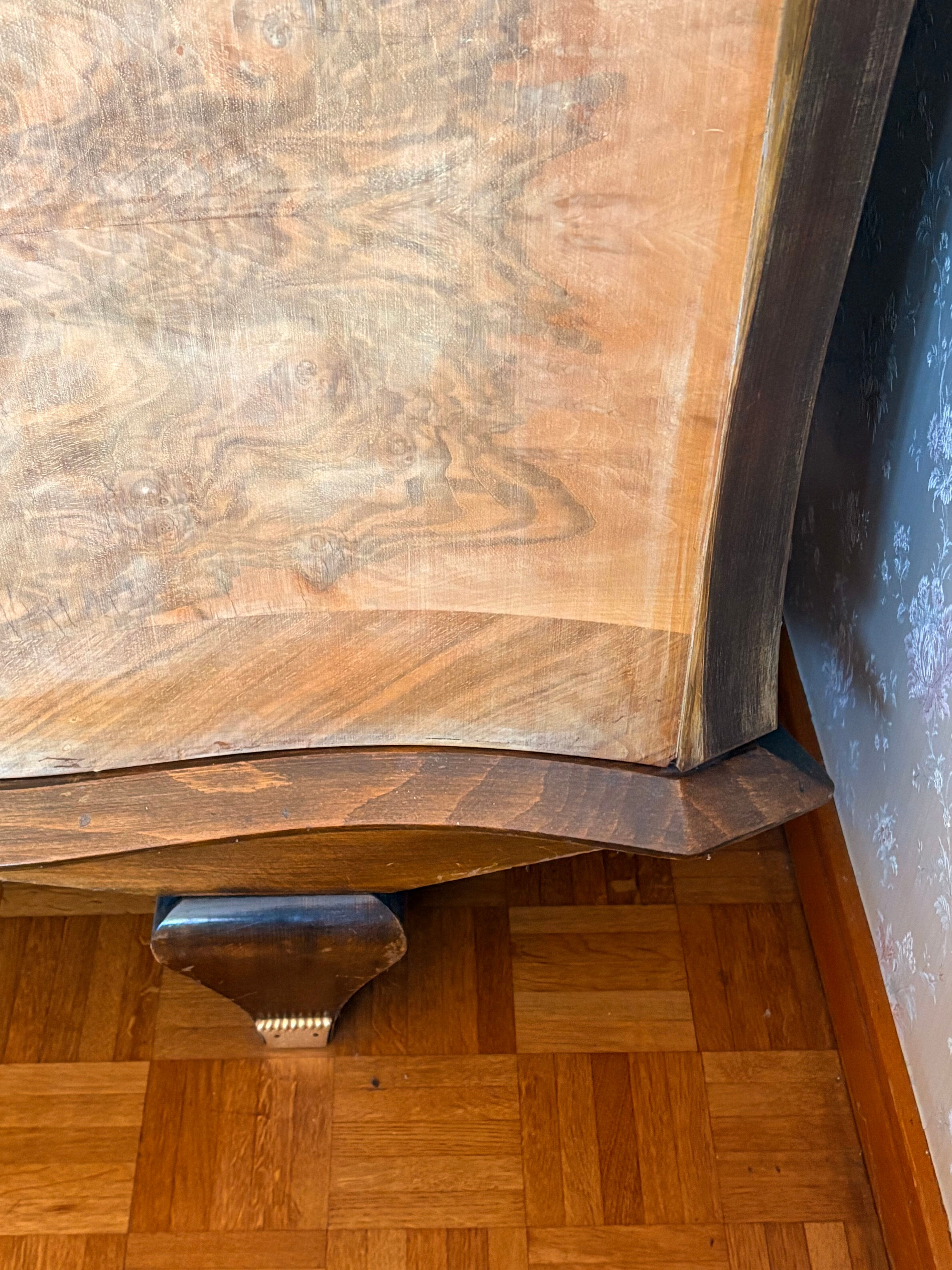 Grande armoire vintage en loupe de noyer - style Art Déco