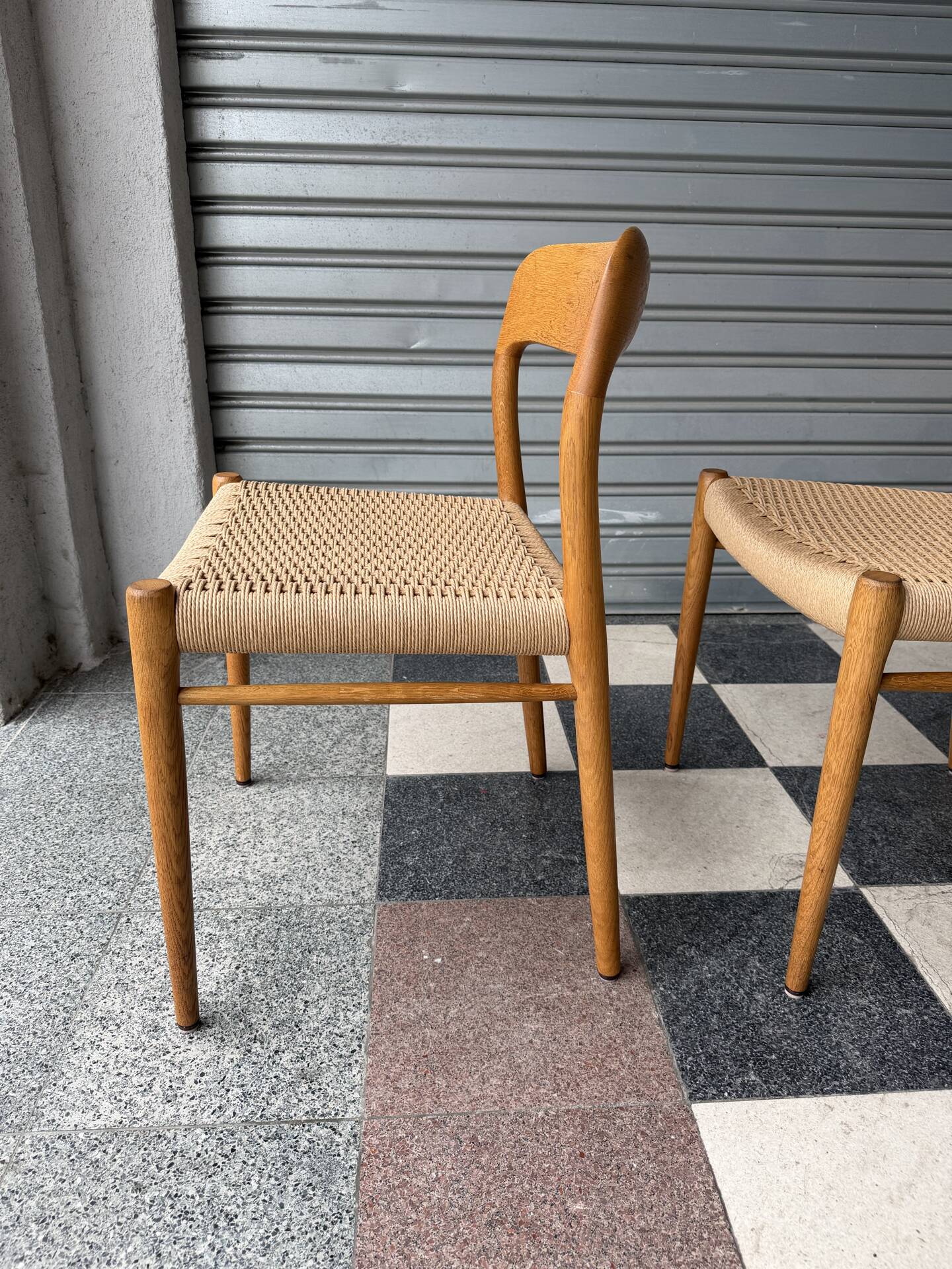 Set of 4 Møller 75 chairs in oak