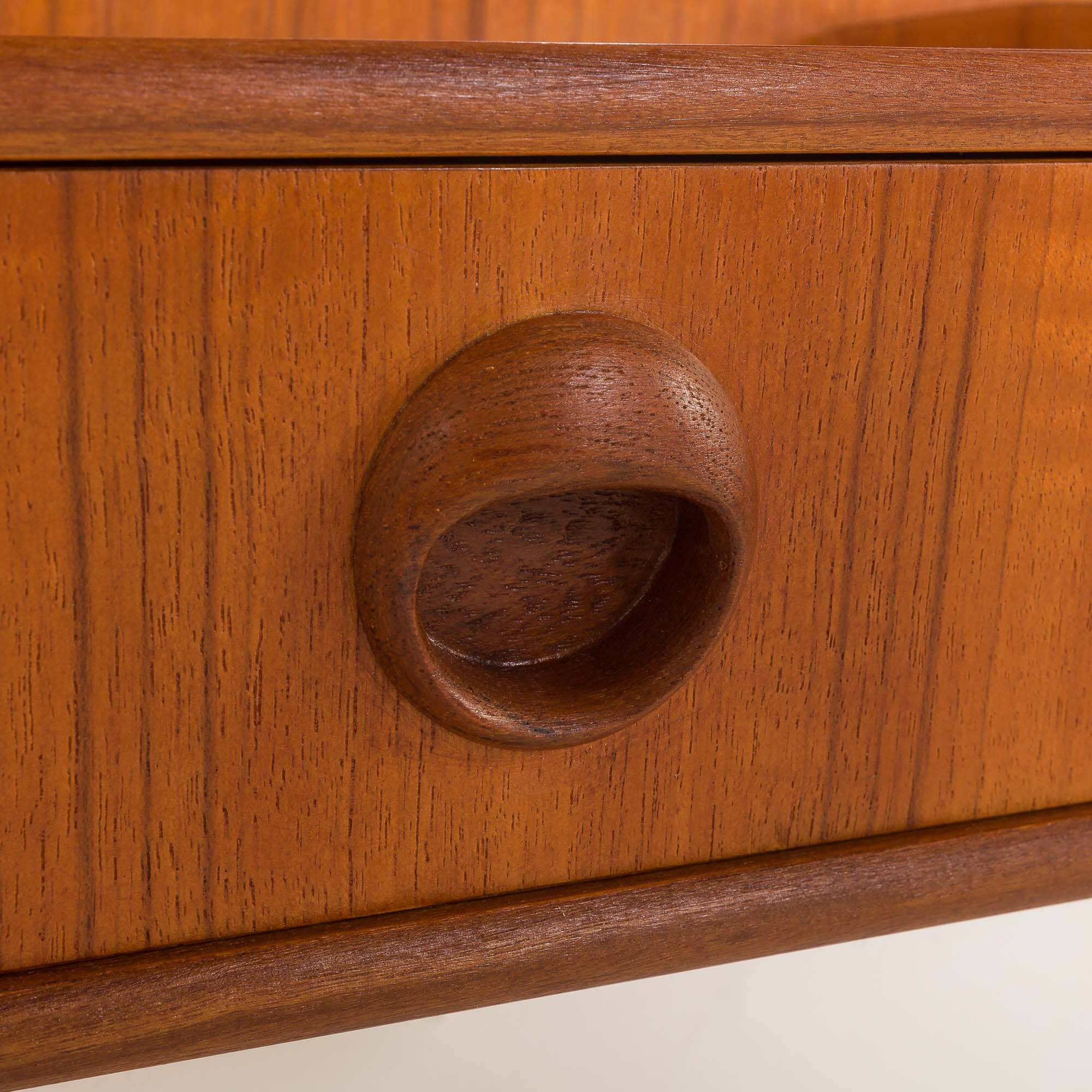 Miroir mural scandinave rare du milieu du siècle avec une console et une lumière, années 1950