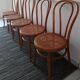 Suite de 5 chaises bistrot caramel cannées années 70