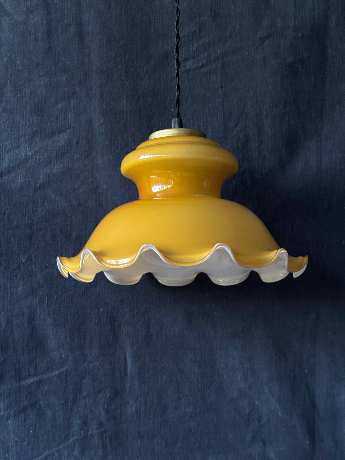 Suspension en opaline art déco