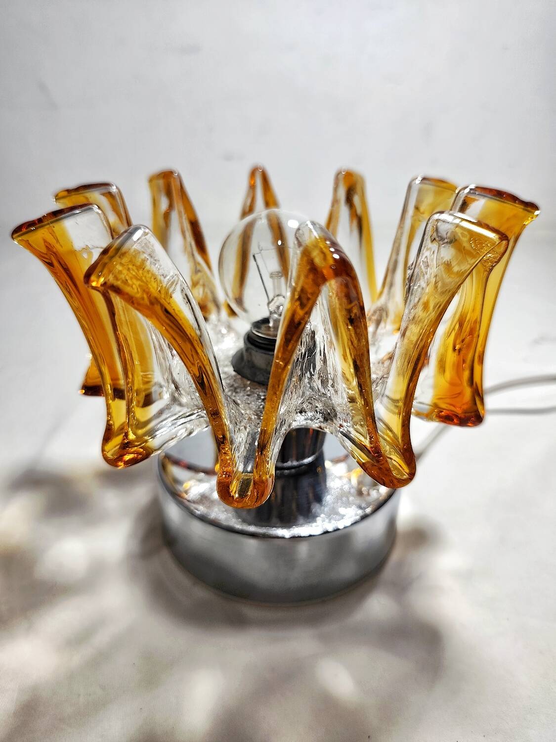 Lámpara de mesa de cristal. Italia, 1970s.