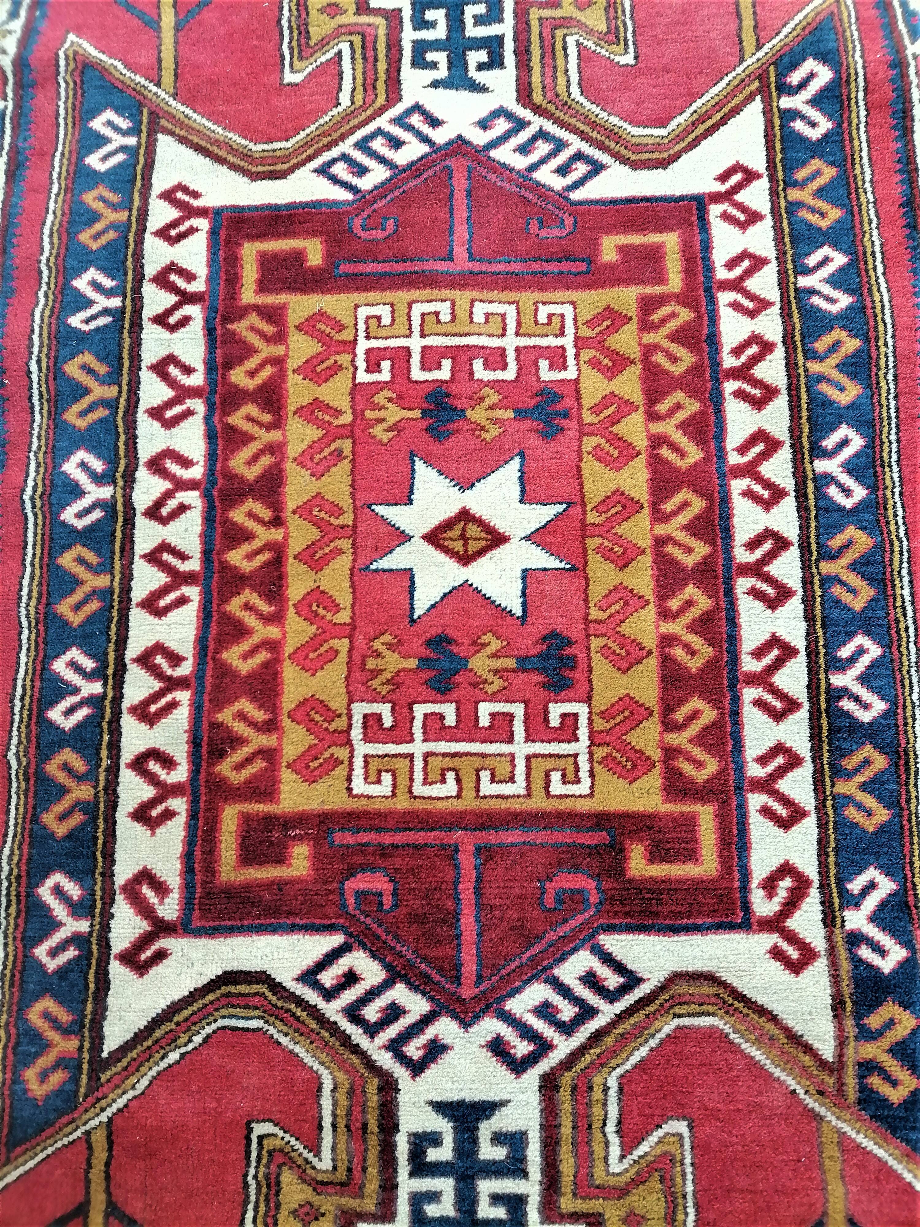 Old oriental carpet. wool made hands. ( 190 x 112 )