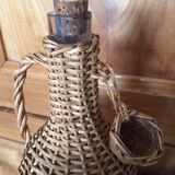 Wicker demijohn with handle