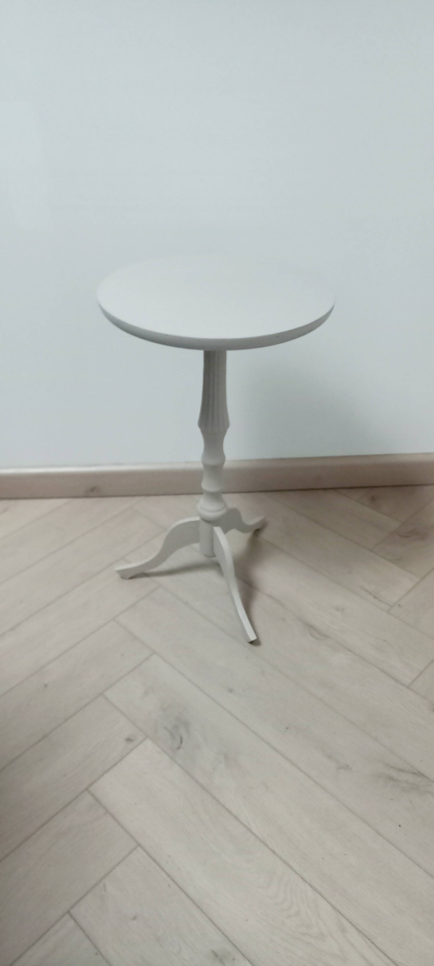 Refurbished tripod pedestal table
