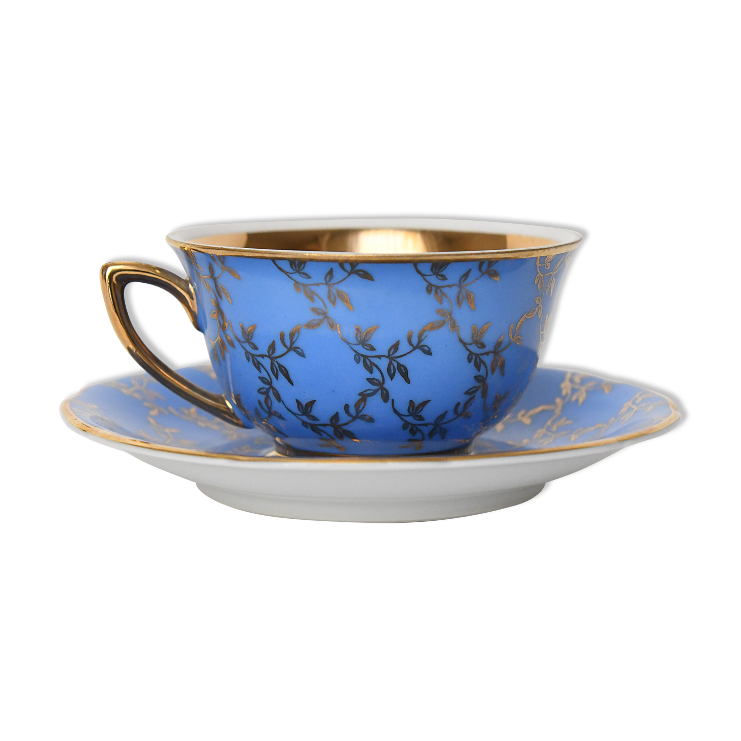 Porcelain cup and undercup