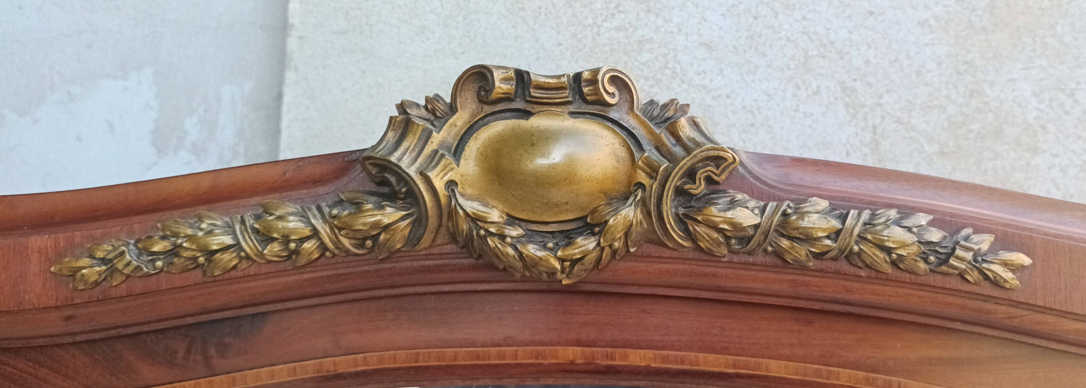 Buffet desserte Louis XVI en placage d'acajou et marqueterie de bois précie