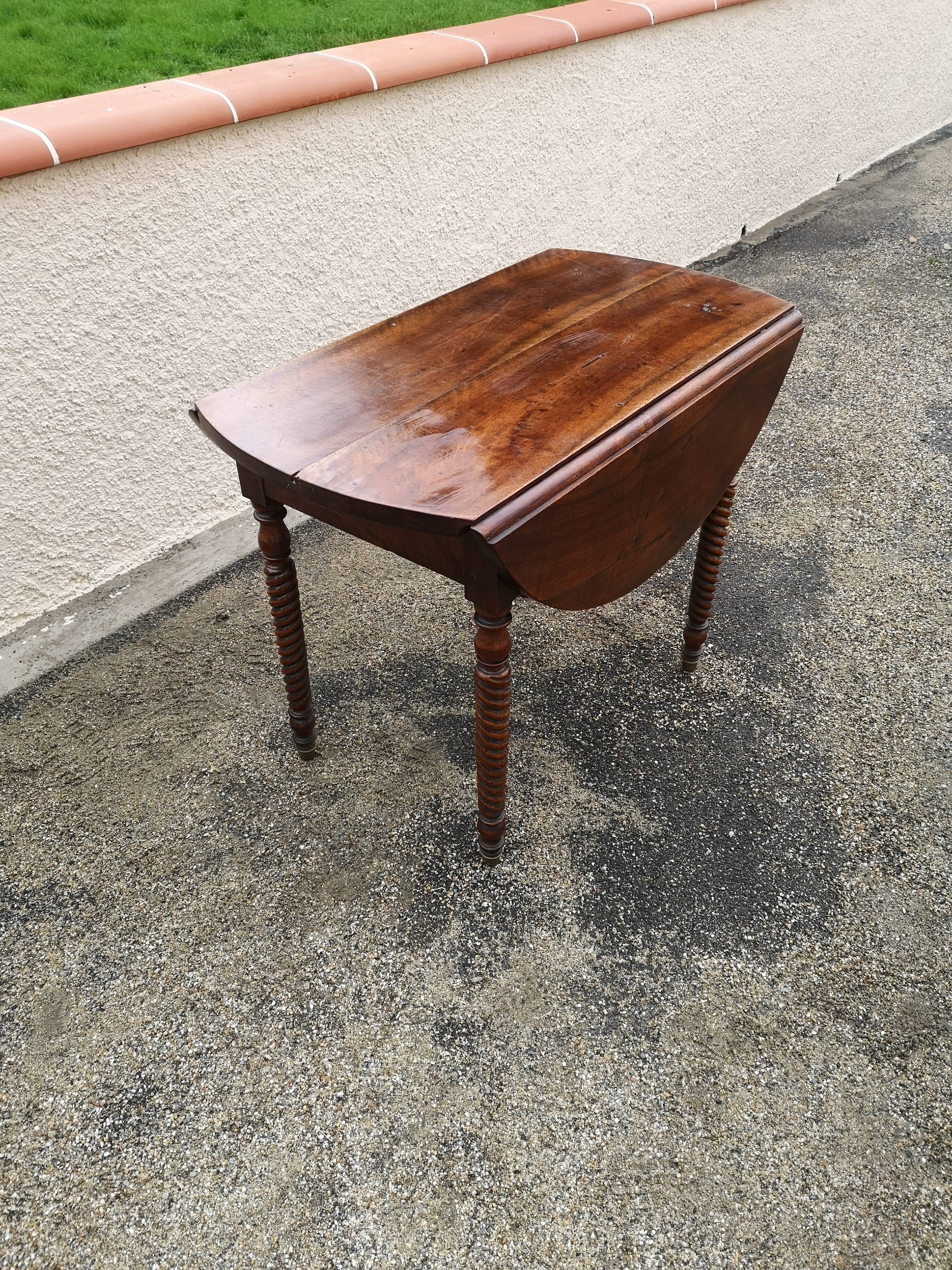 Table ronde à volets noyer