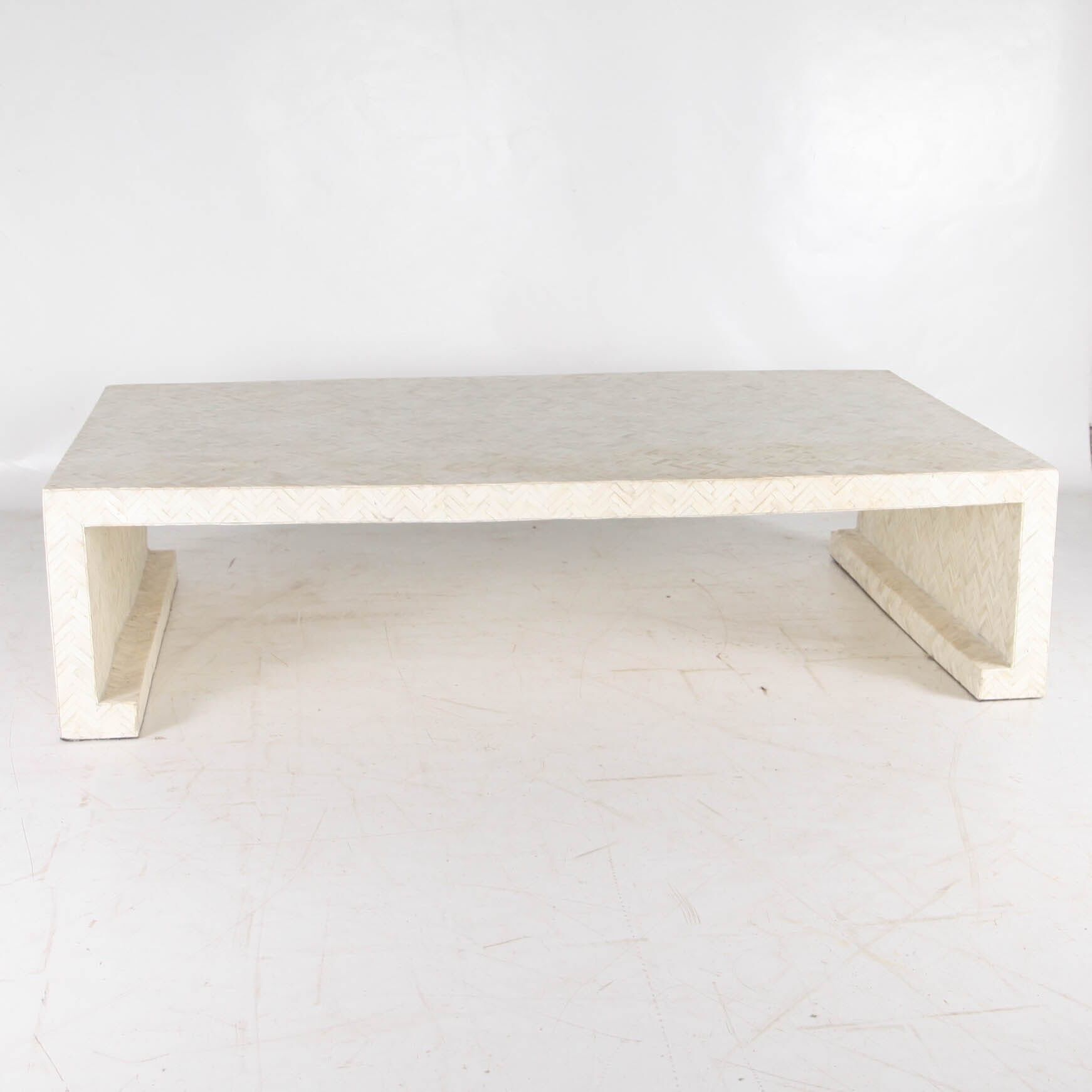 Coffee table in bone.