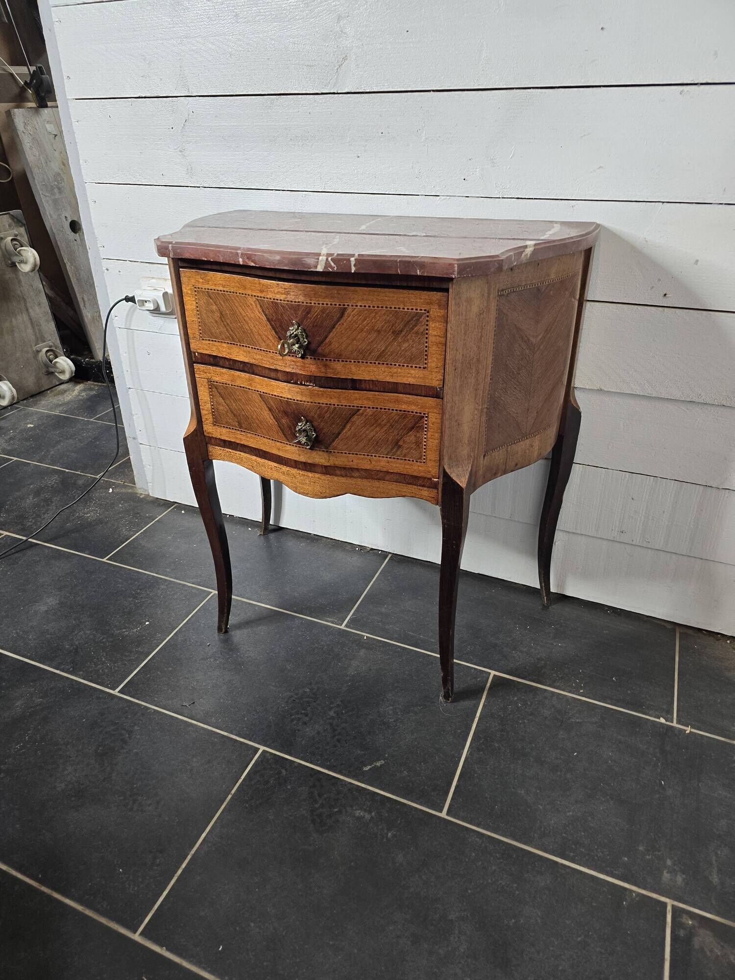 Curved chest of drawers in Louis XV style marquetry