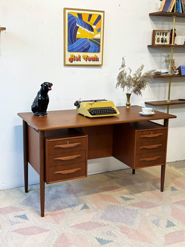 Bureau en teck autoportant, Danemark années 1960/1970, style vintage, design moderne du milieu du XXe siècle