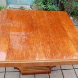 Art Deco table in moiré mahogany from the 1930s.