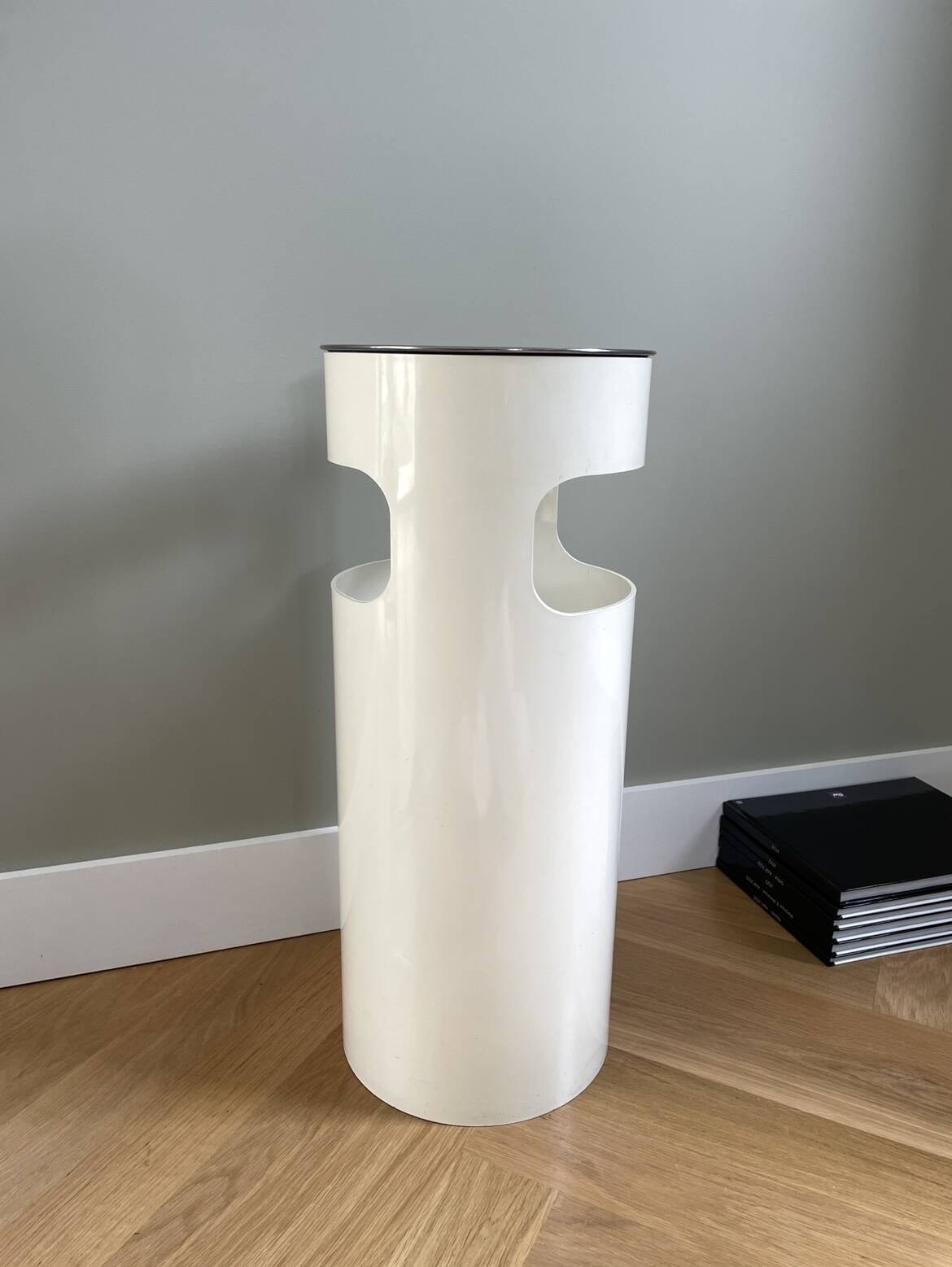 Umbrella stand by designer Gino Colombini for Kartell (model 4610-50)