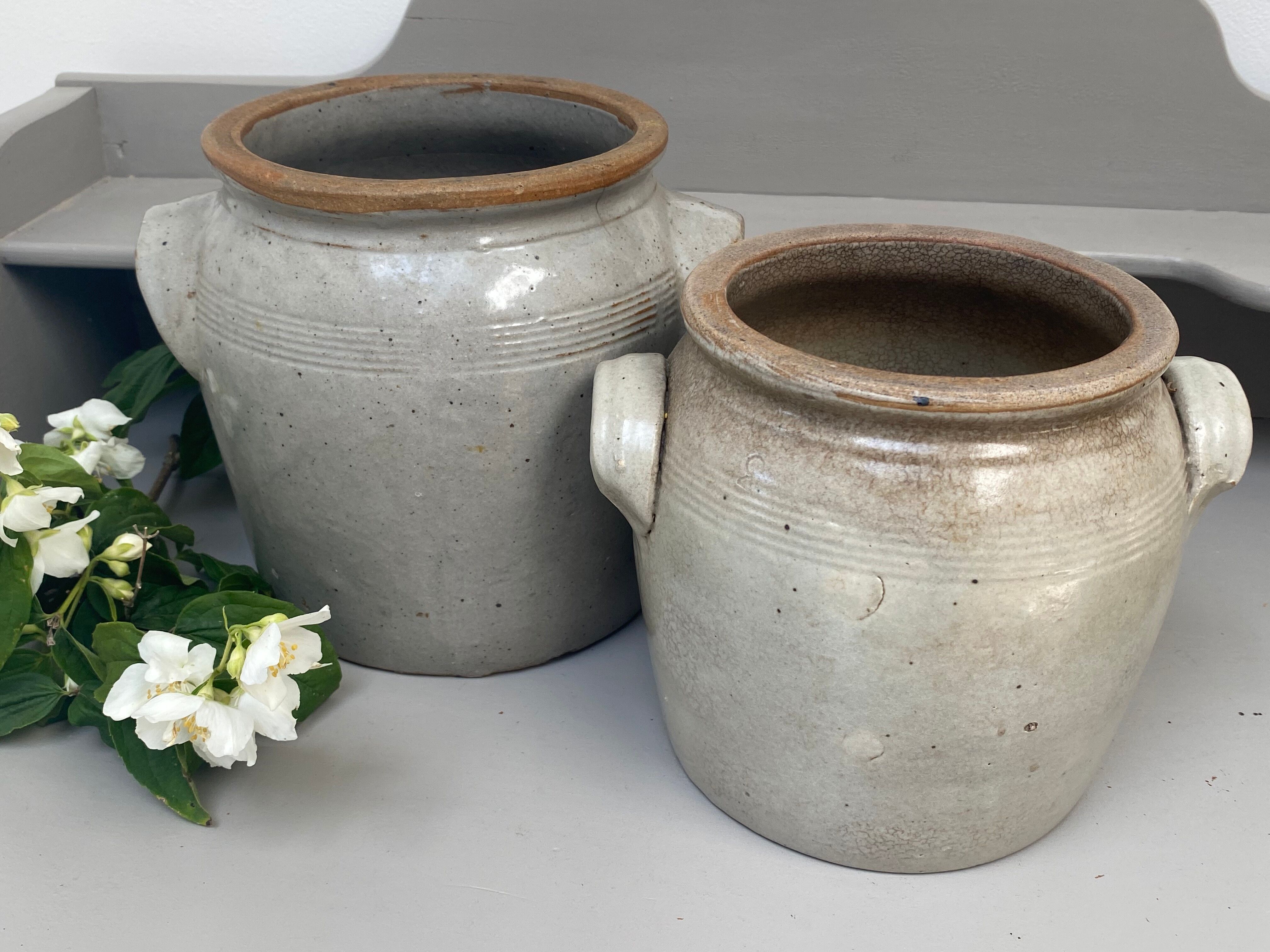 Sandstone ear pot