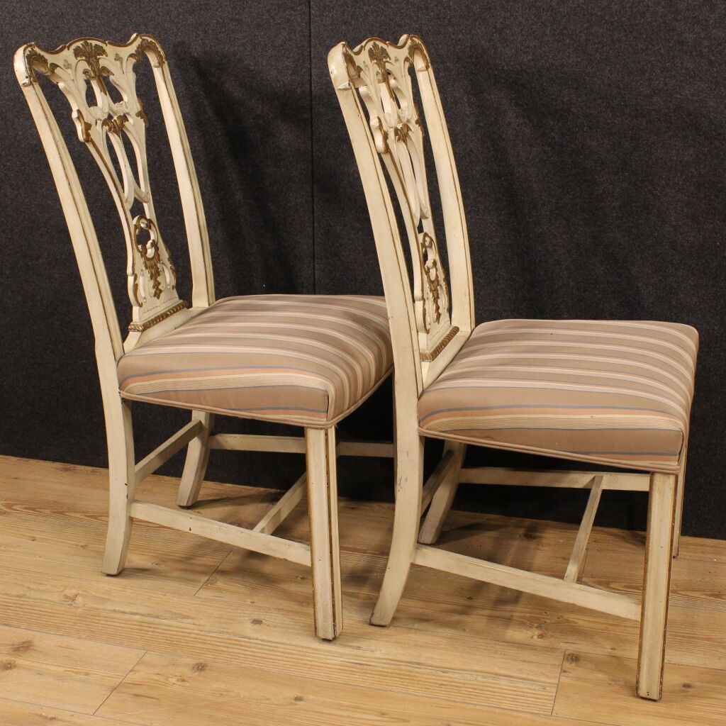 Paire de chaises italiennes laquées et dorées