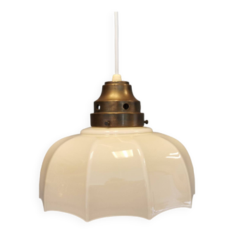 "Lampe parapluie" danoise et des années 1940-1950 de belle couleur crème avec dessus en laiton.