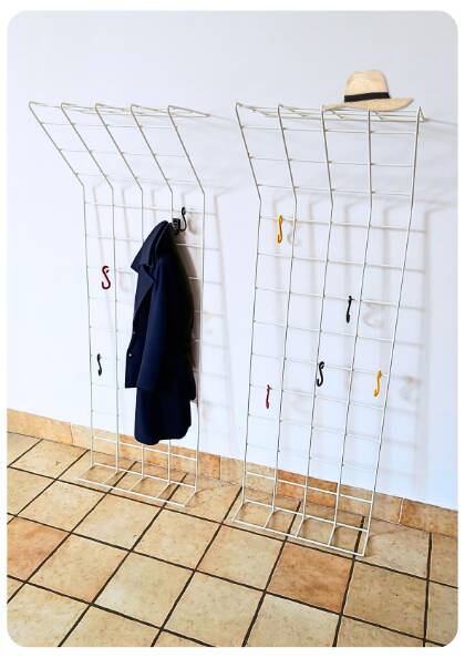 Paire de porte-manteaux String des années 50 par Karl Fichtel pour Dra