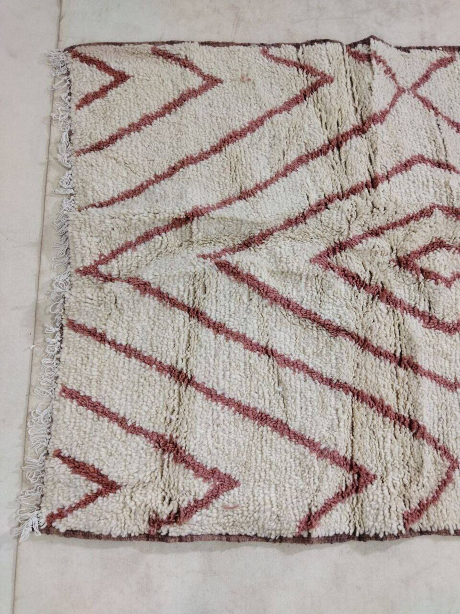 Handmade moroccan berber rug 160 x 128 cm