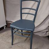 Chaise en bois bleu foncé