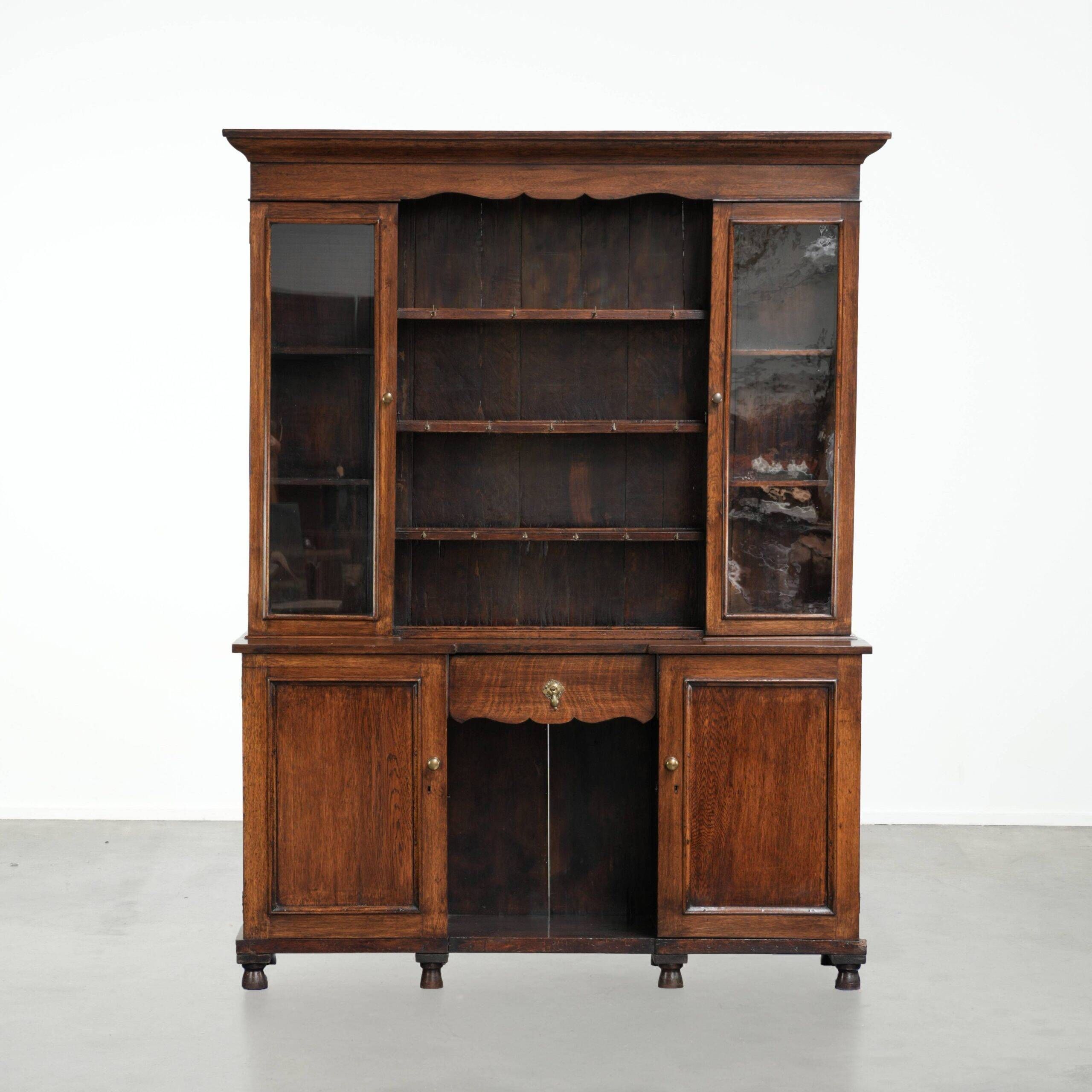 Buffet anglais antique du XVIIIe siècle avec verre d'origine.