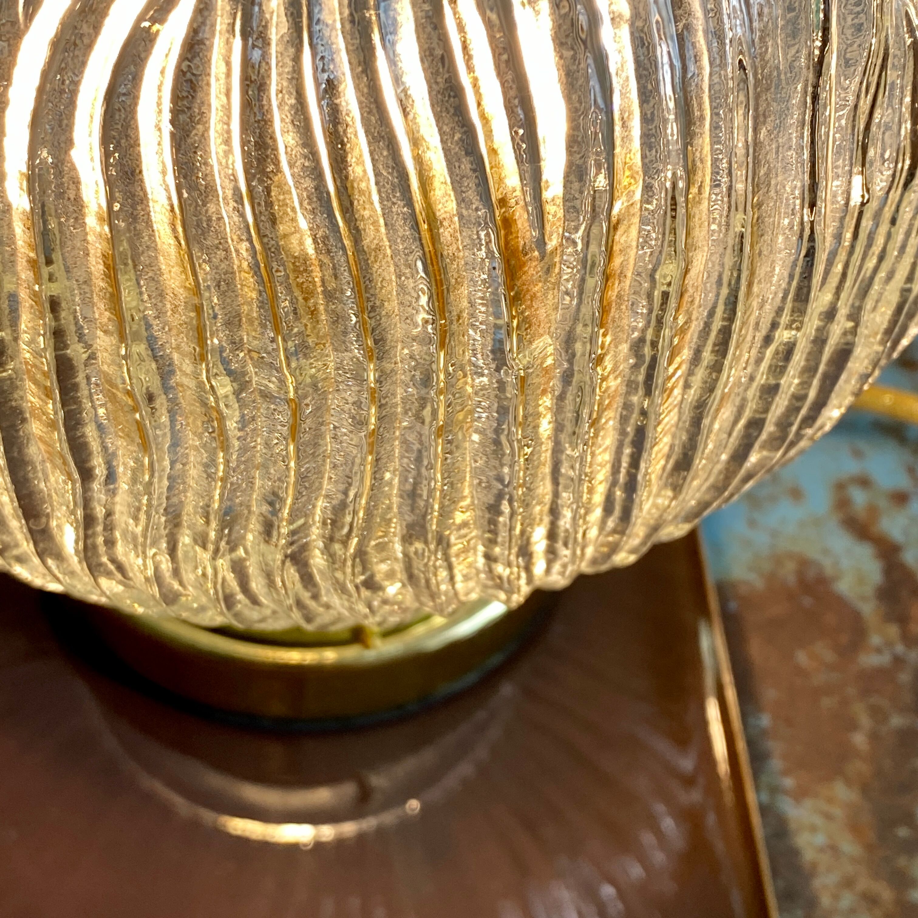 Lampe à poser globe vintage en verre strié