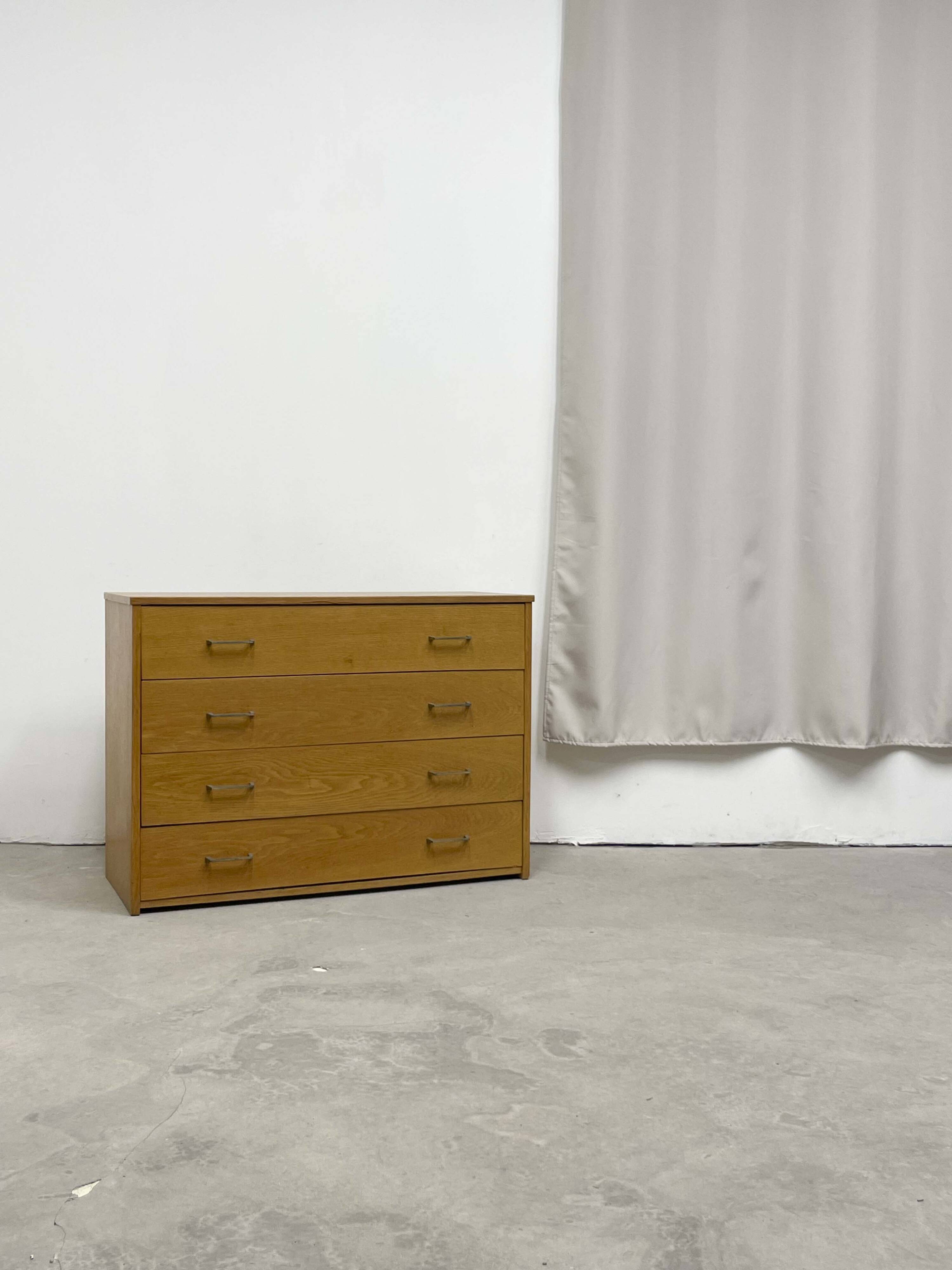 Vintage 4-drawer chest of drawers