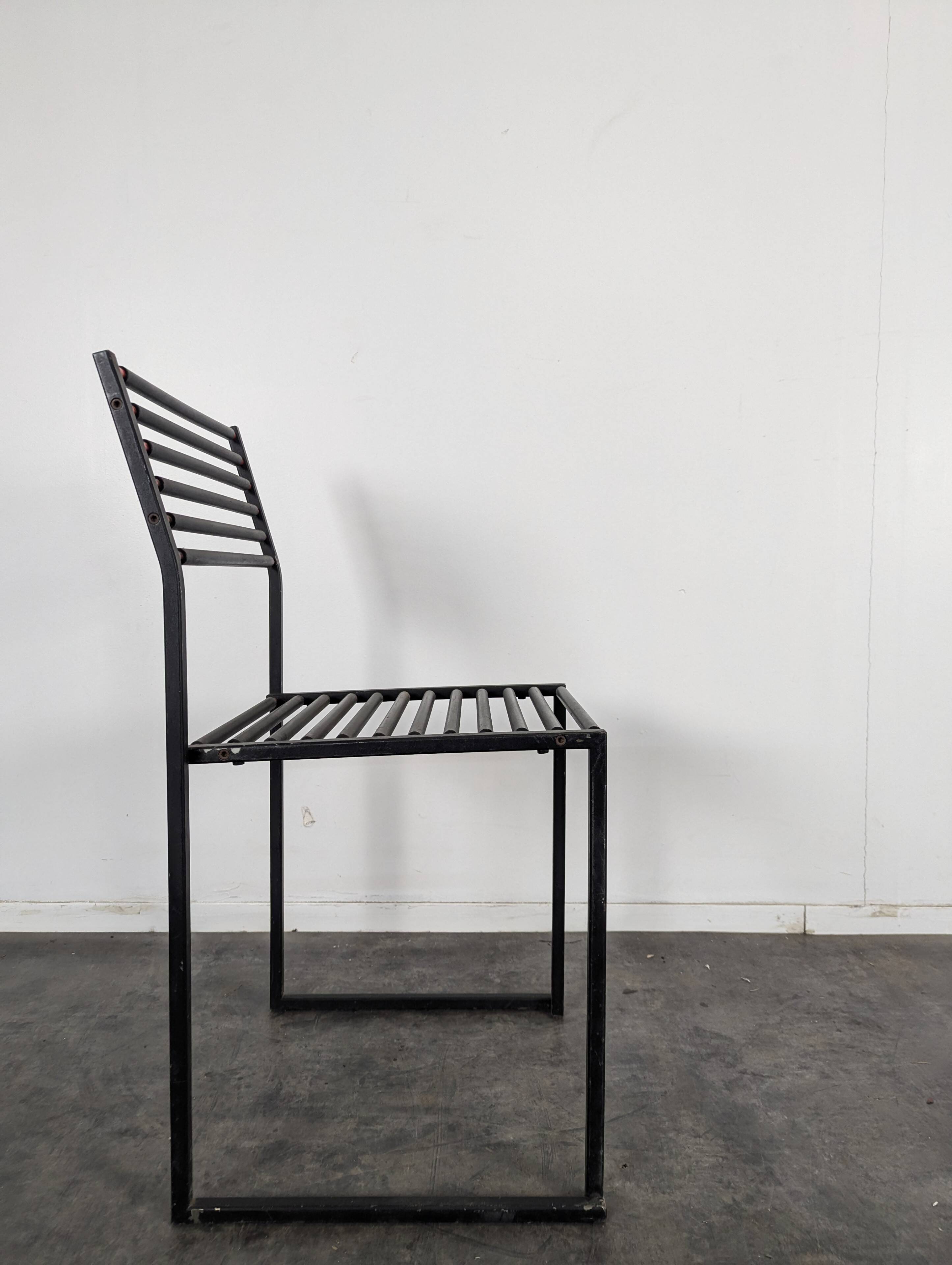 Série de 4 chaises style Memphis