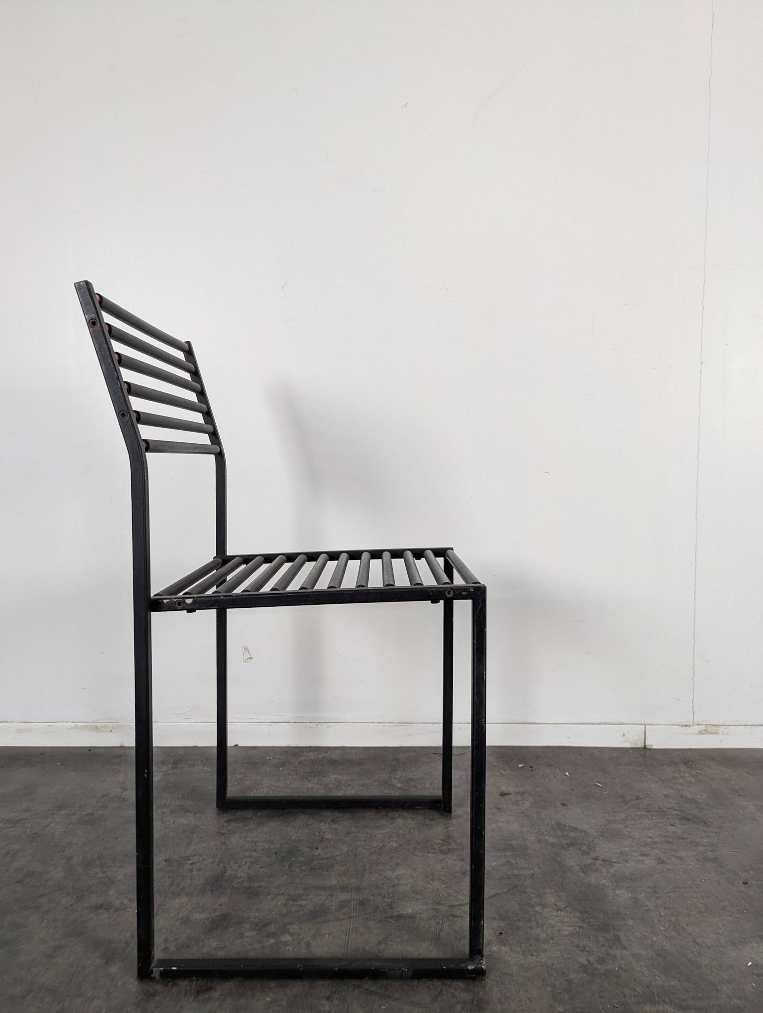 Set of 4 Memphis style chairs