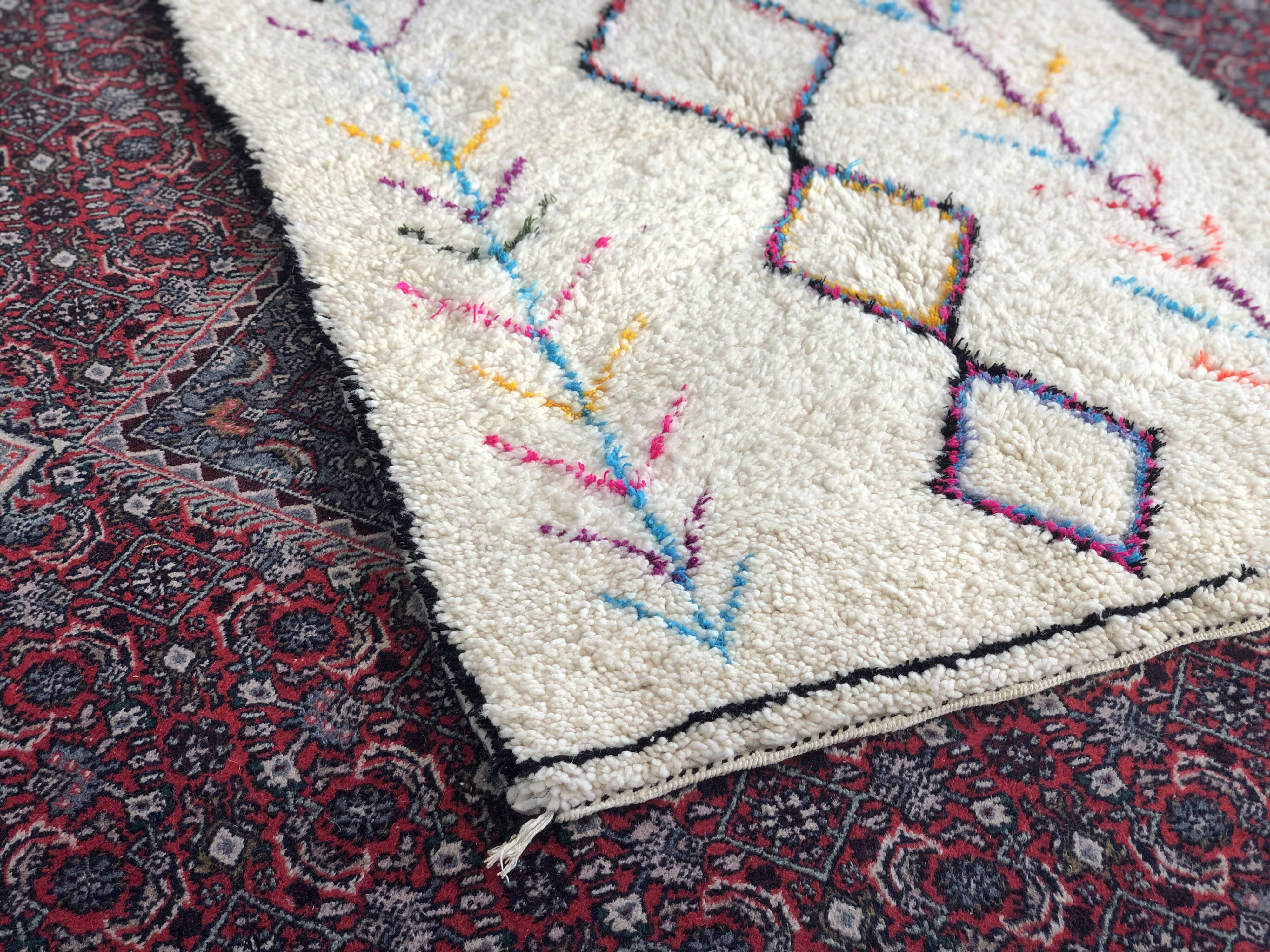 Azilal berbere white rainbow carpet 107x166cm