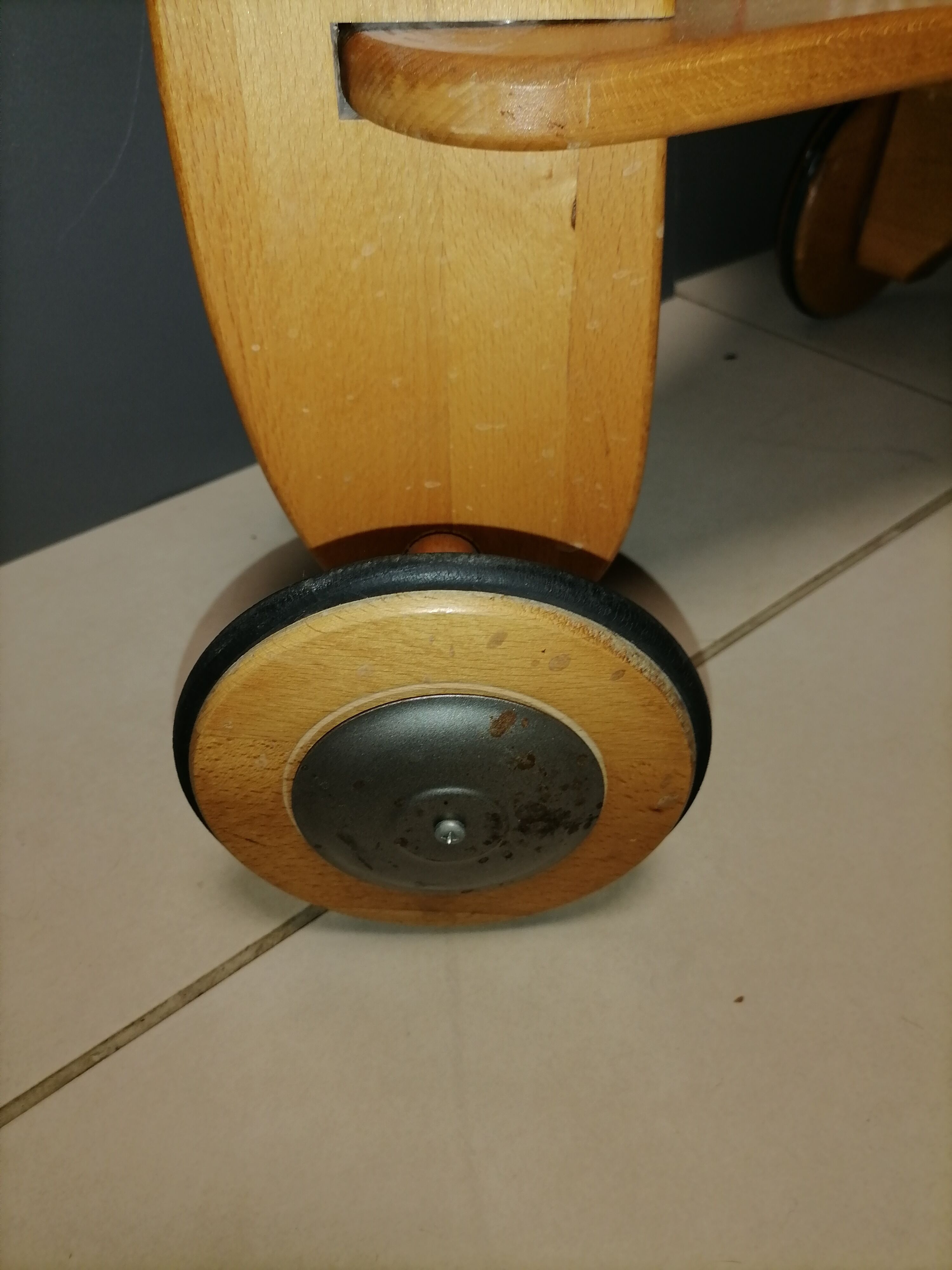 Vintage carrier trotter