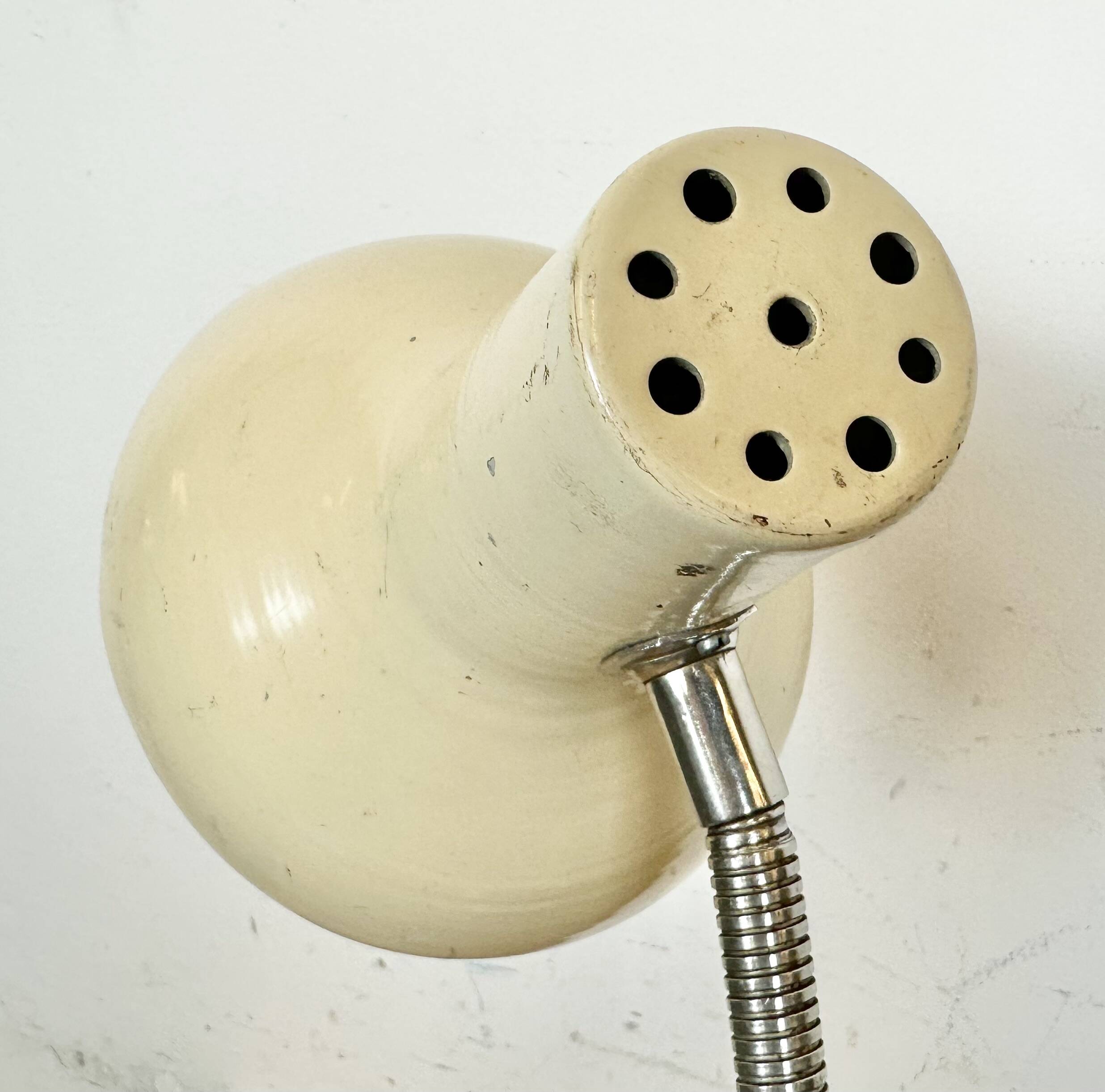 Lampe de table industrielle beige à col de cygne, 1960s