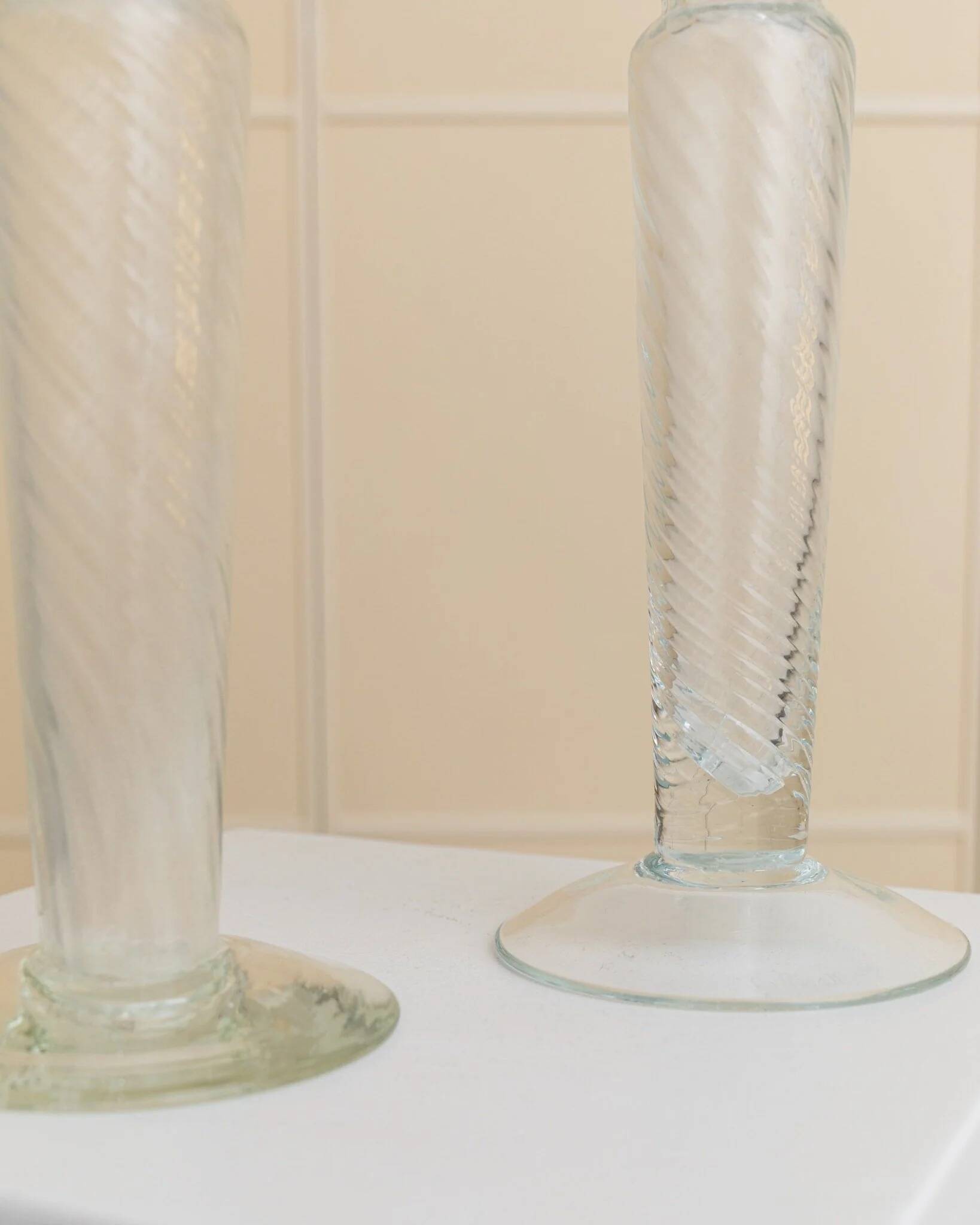 Ensemble de 2 bougeoirs en verre de Murano transparent par Franco Moretti - Italie vintage des années 1960, soufflé à la main