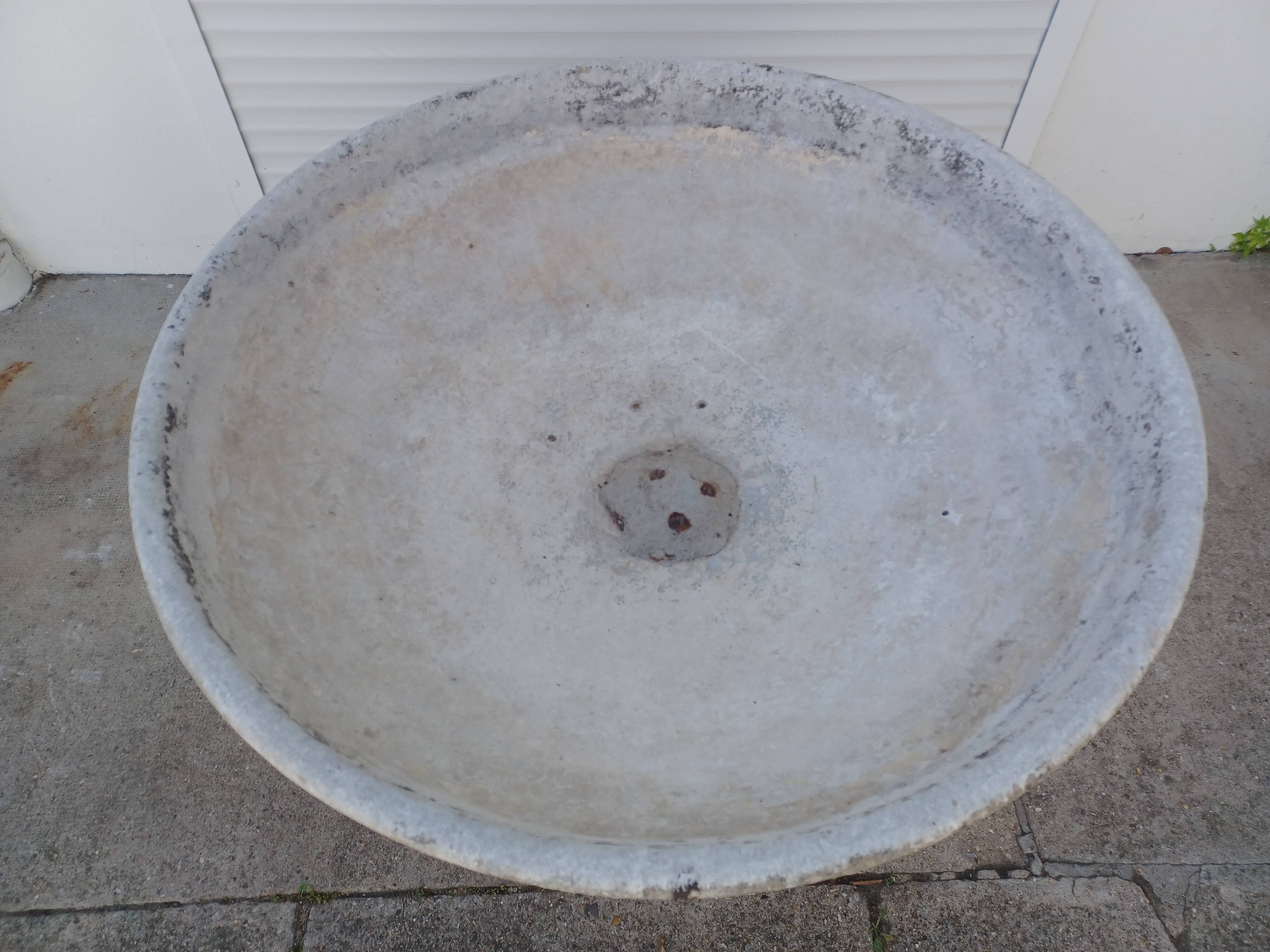 Column-shaped planter