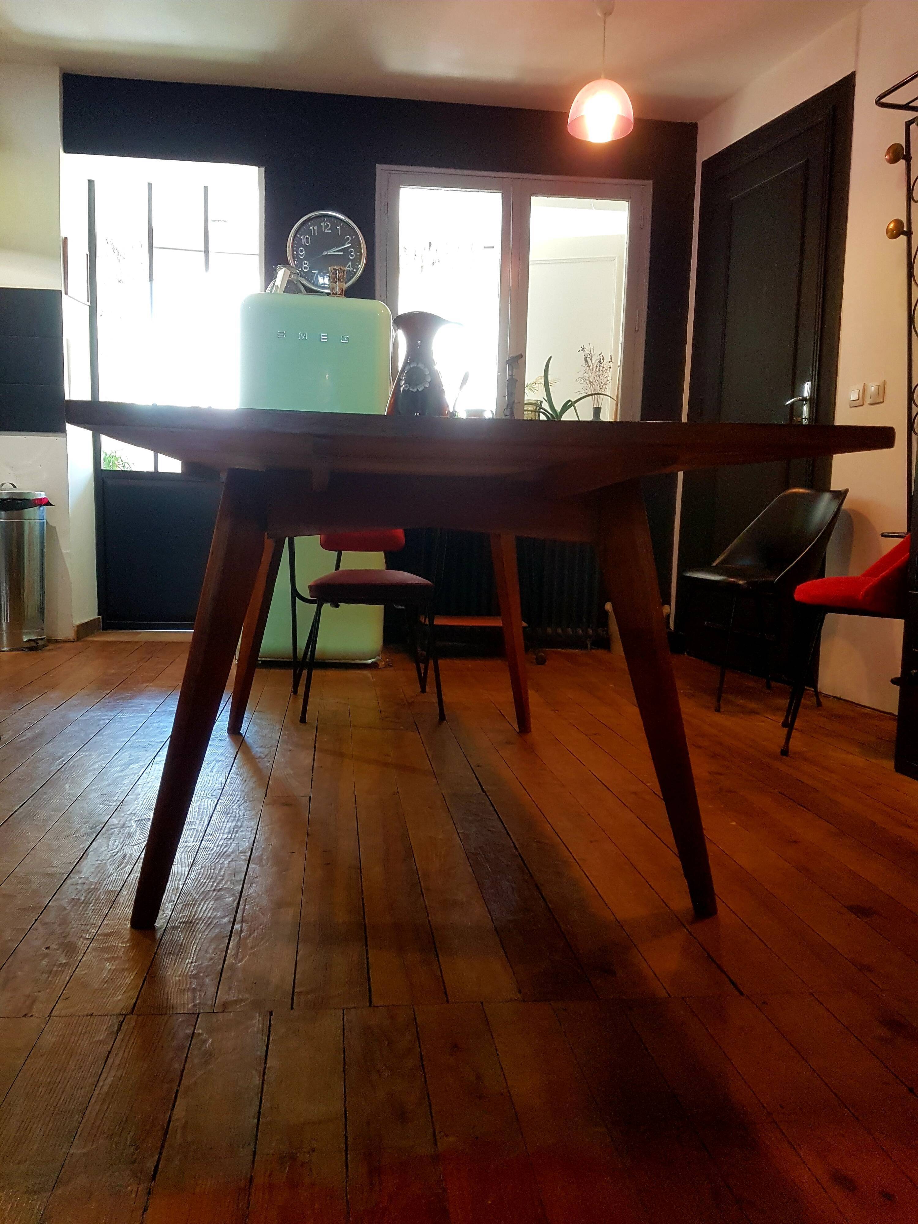 Scandinavian dining table with extensions