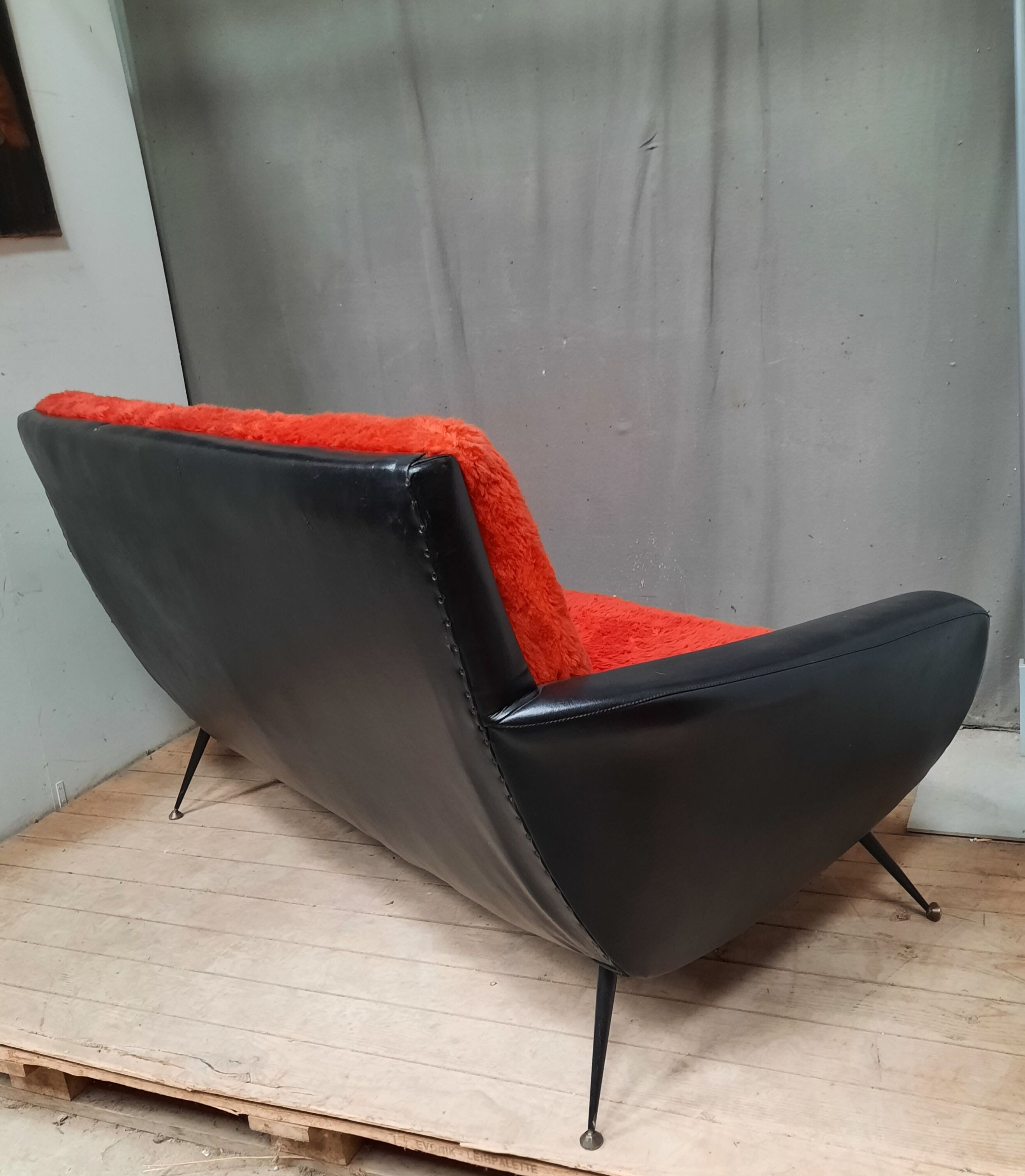 Canapé vintage pieds compas