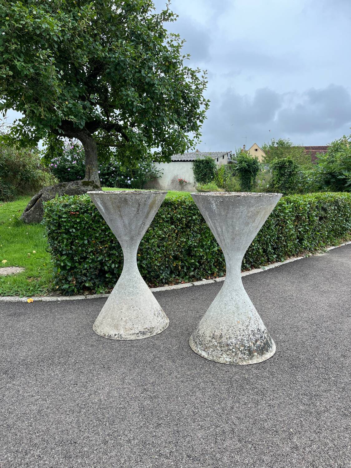 Pair of diabolo planters anton bee willy guhl large model