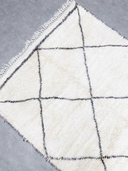 Beni ouarain 255x150cm carpet, Berber carpet, Moroccan rug
