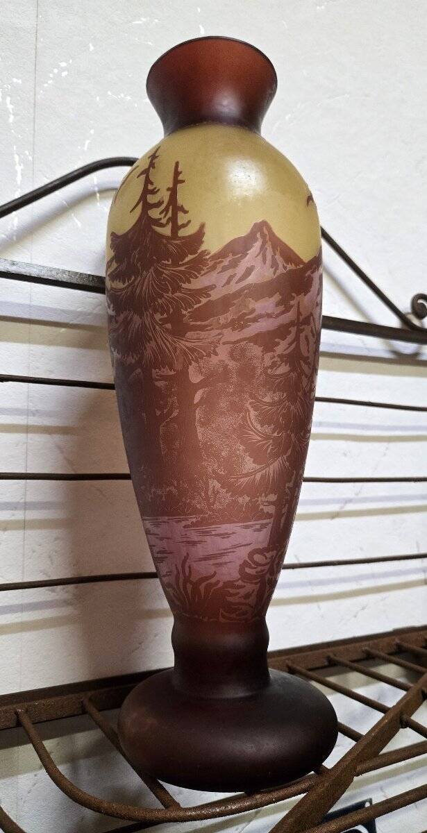Très grand Vase en pate de verre – décor paysage montagneux – H 50 cm