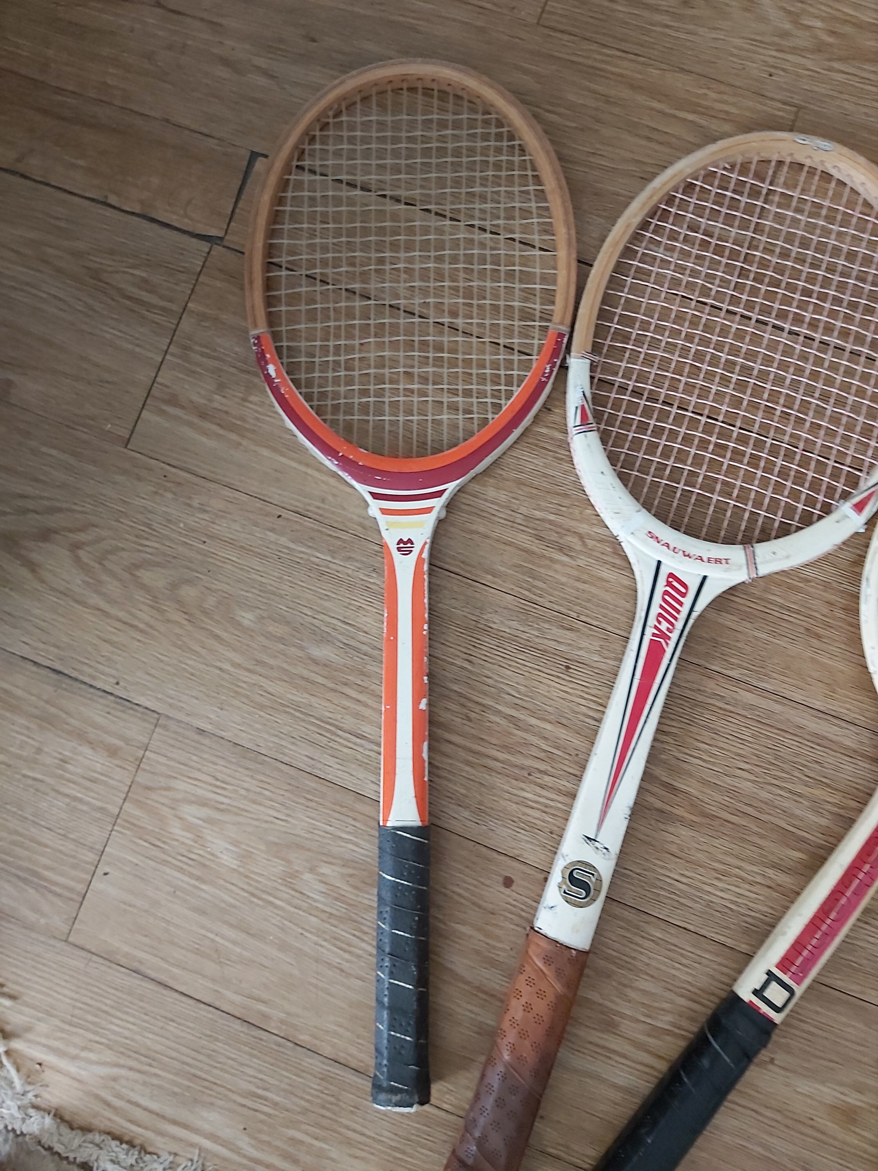 Series of 3 vintage tennis rackets
