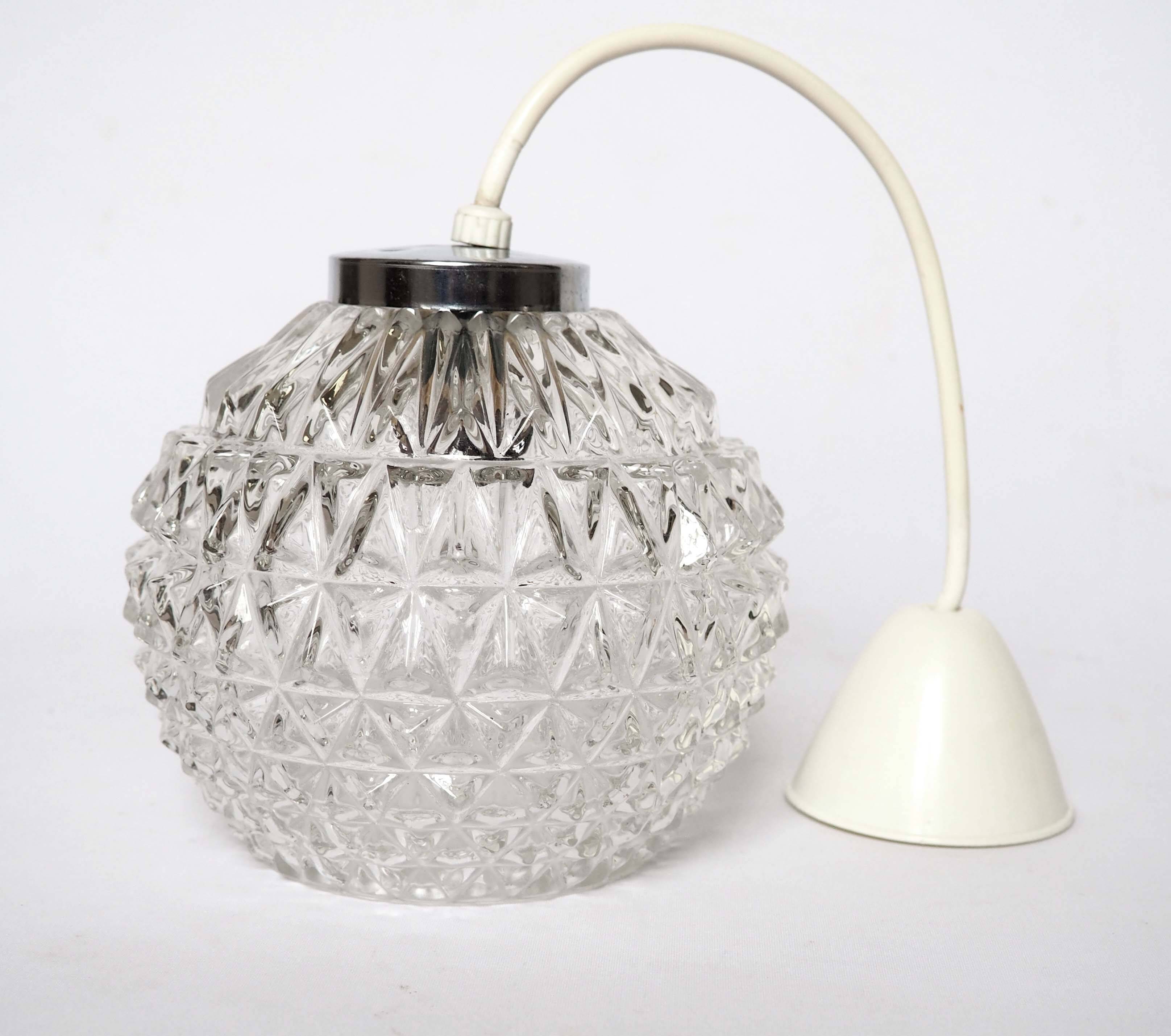 Molded glass ball suspension